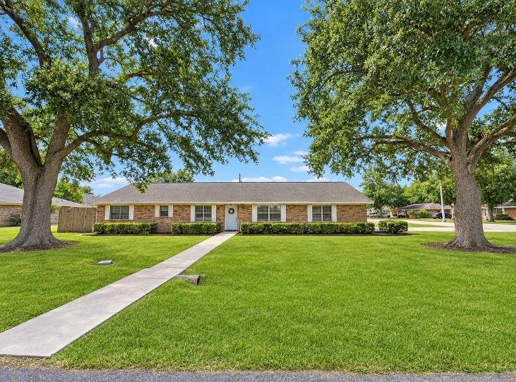 1000 Grove Street, Angleton, TX 77515 1000 Grove Street, Angleton, TX 77515
