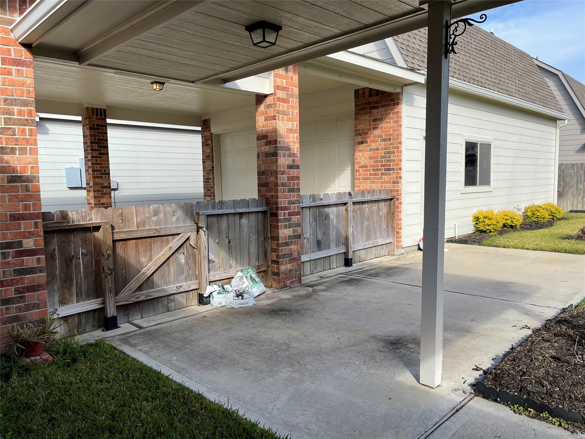 Back patio/porch area