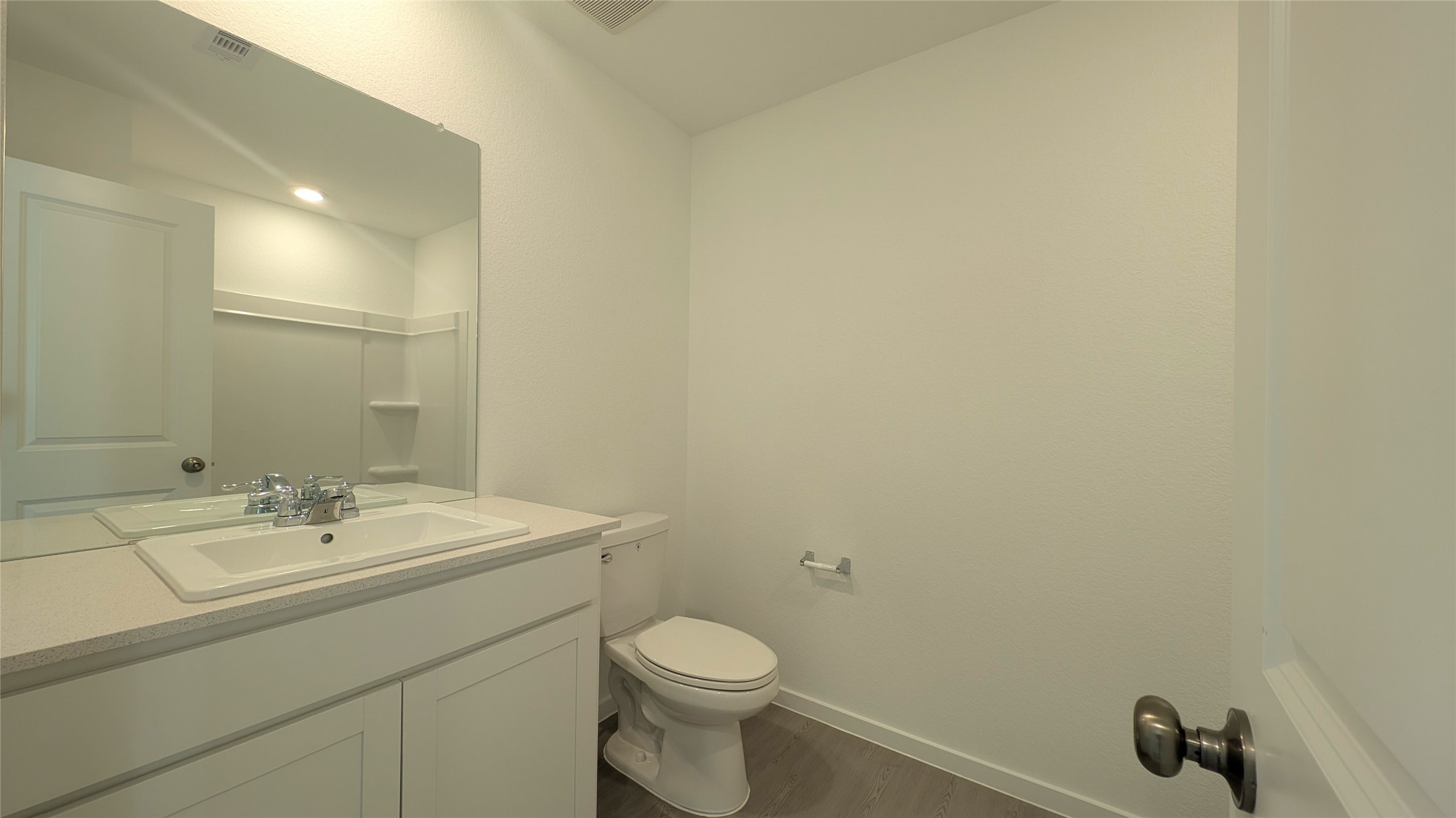Full secondary bathroom
