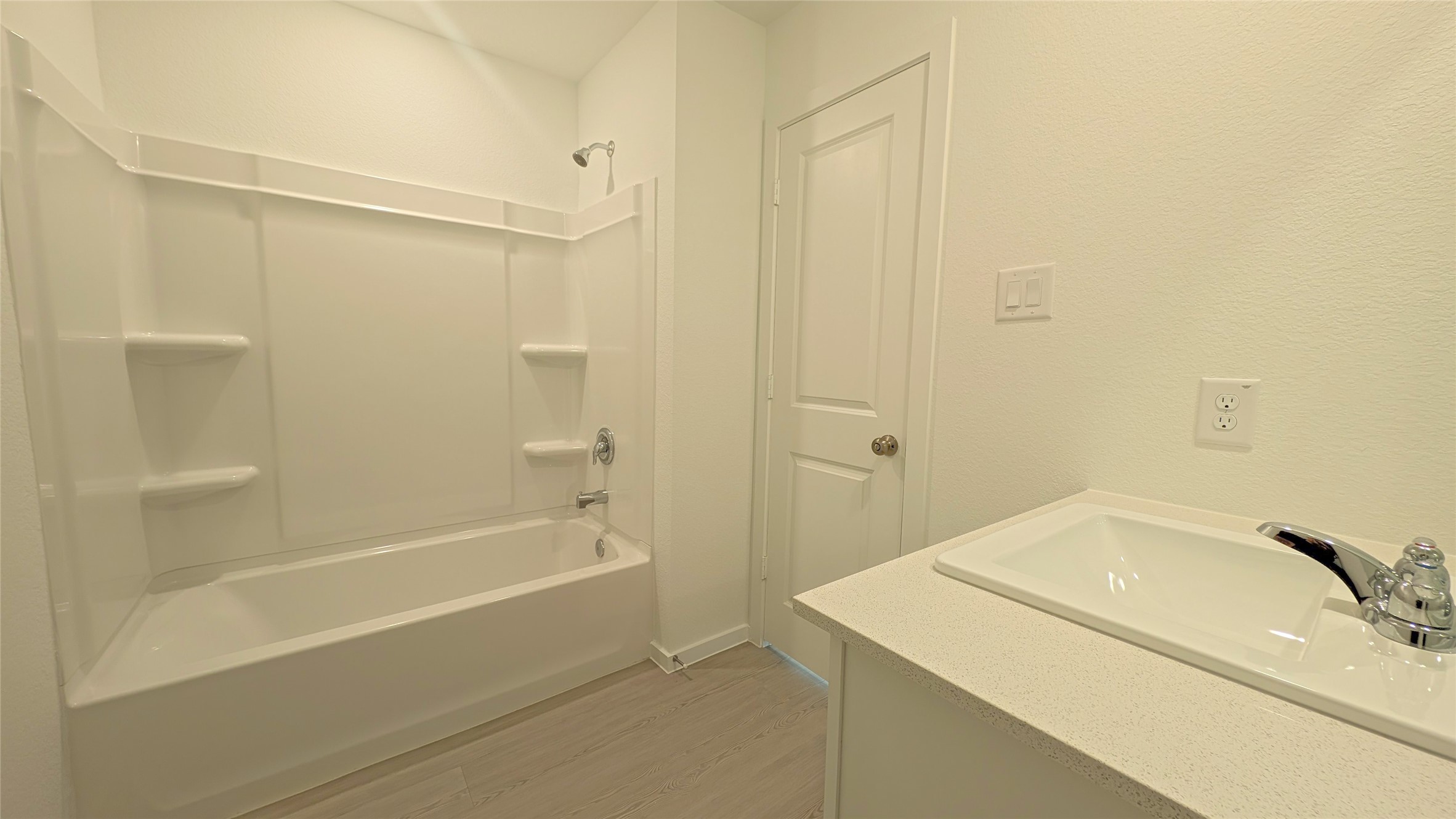 Full secondary bathroom