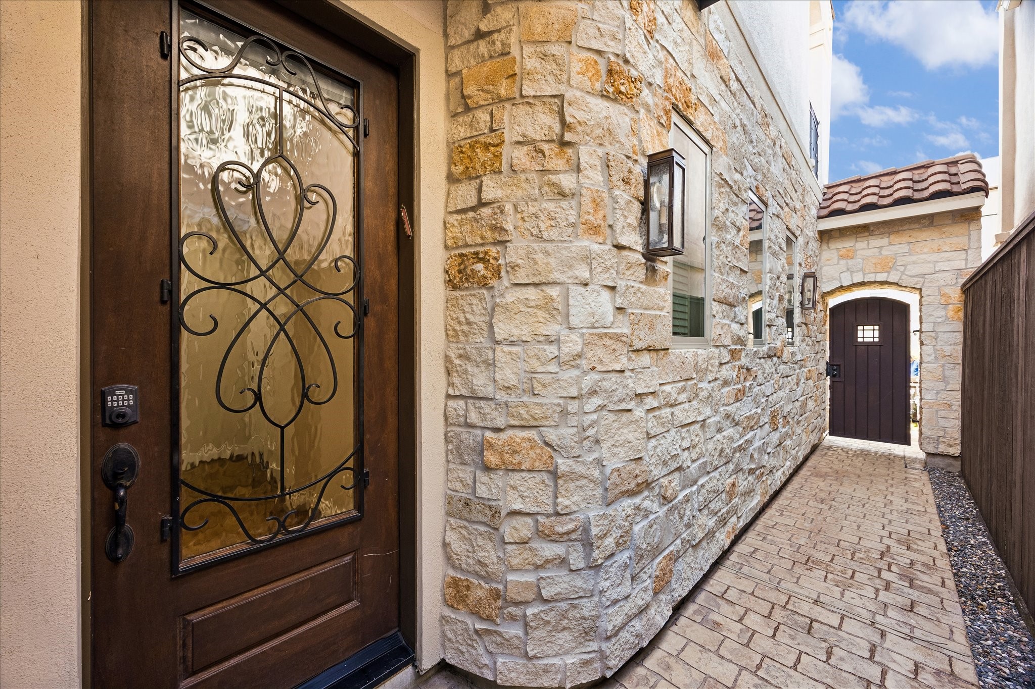 Private walkway to the front door. Private walkway to the front door.