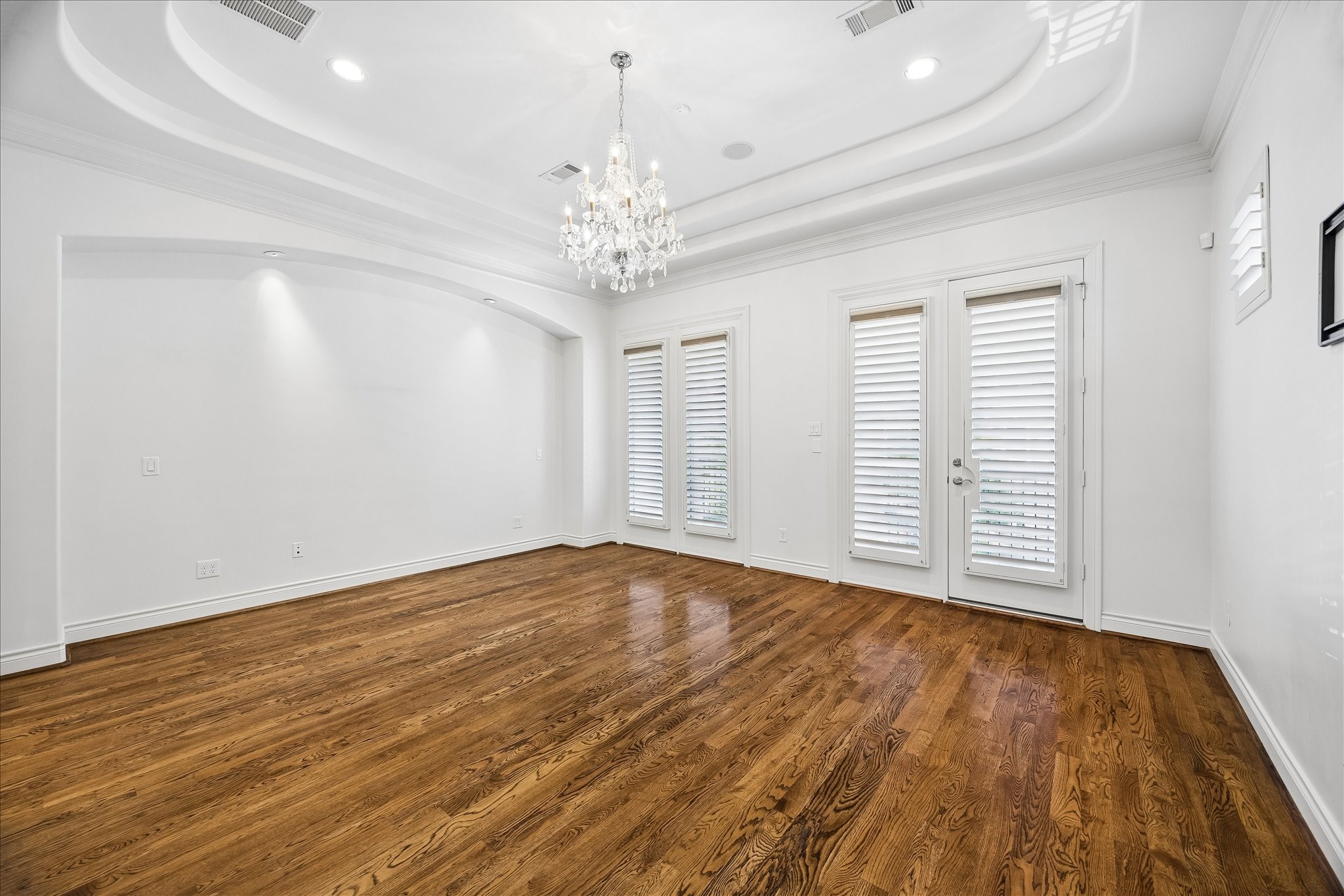 Large 2nd floor primary bedroom with balcony
