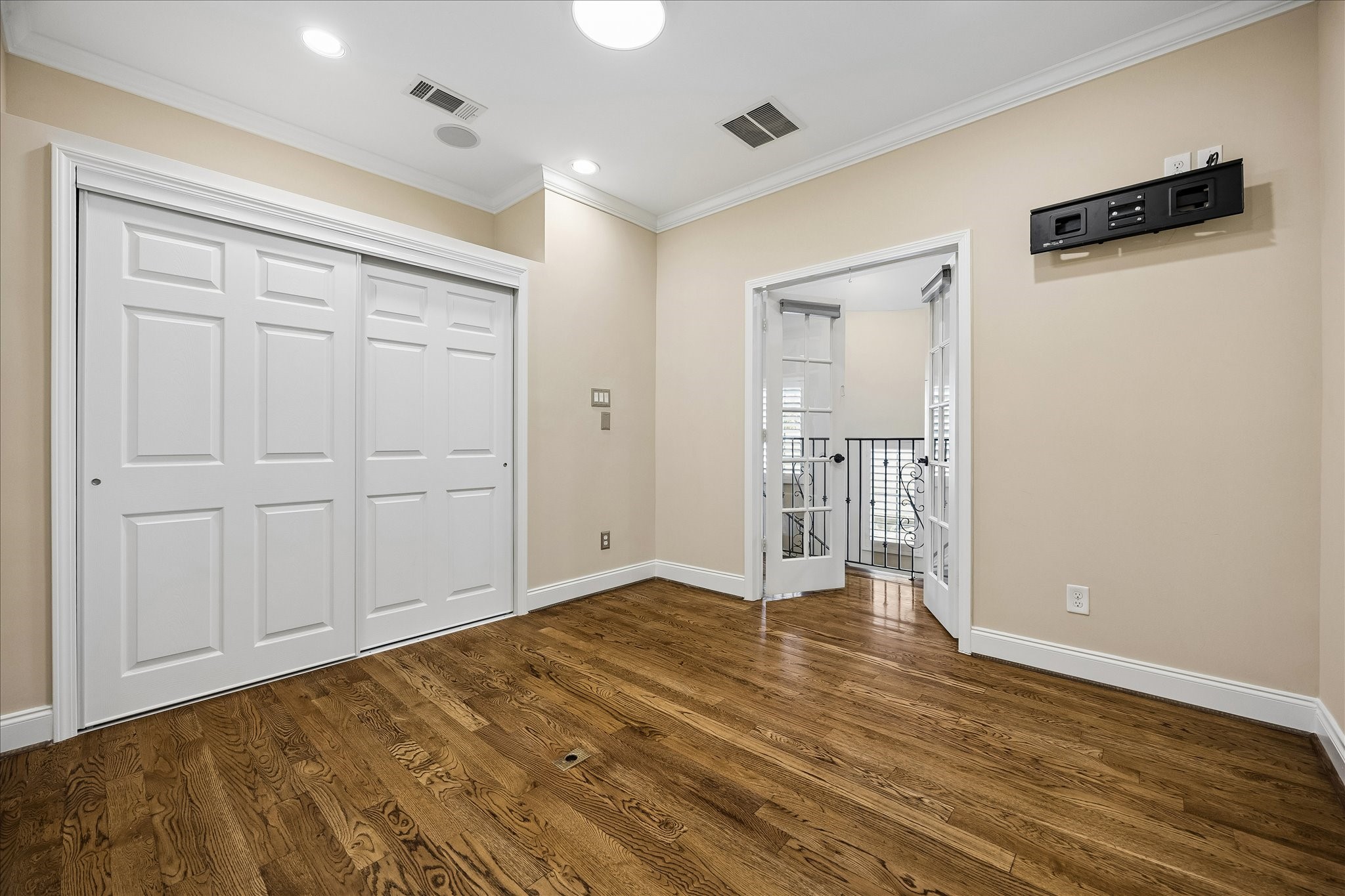 Bonus room with closet (bedroom, private study, exercise room, etc.)