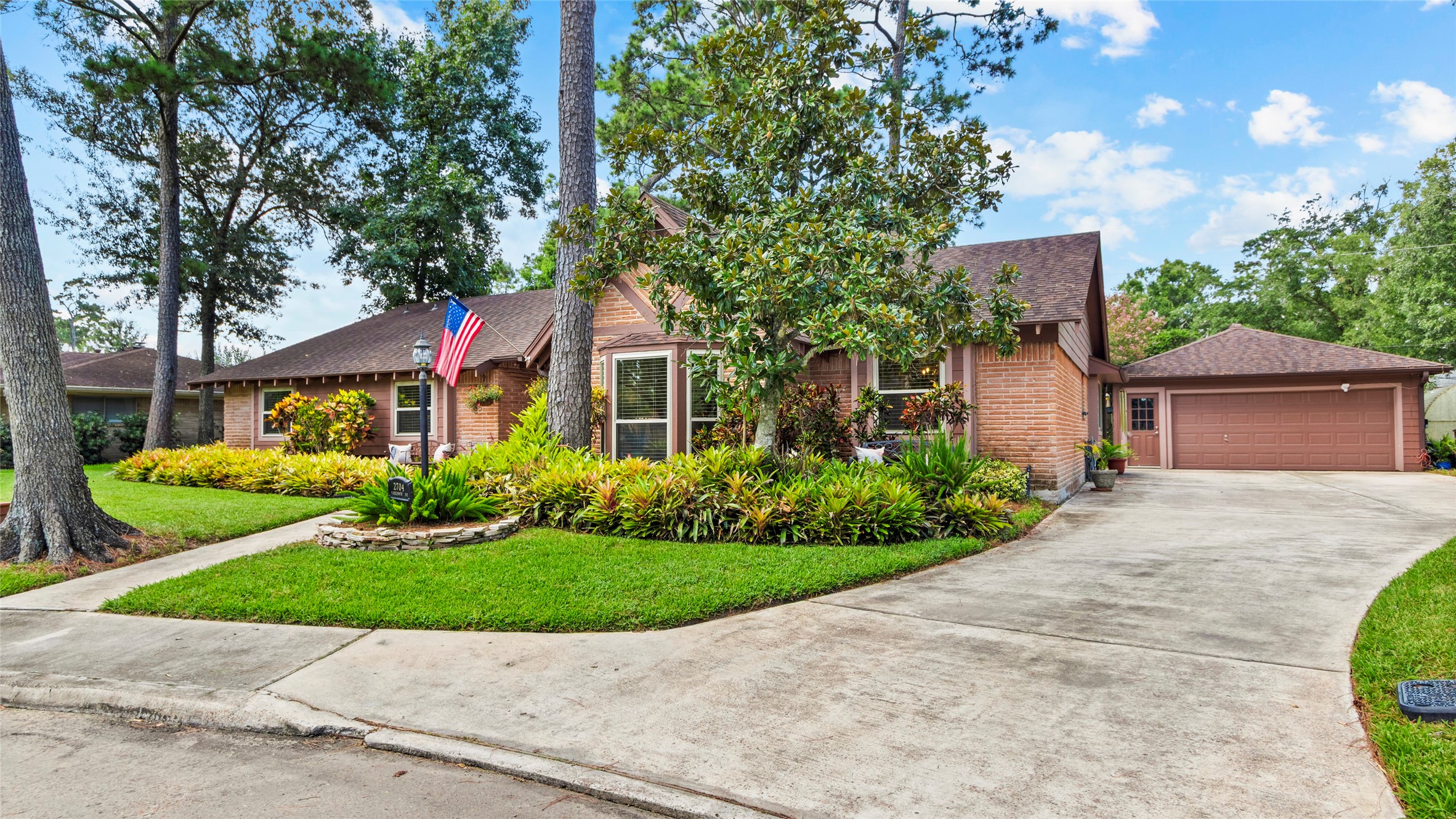 2704 Yorktown Drive, Dickinson, TX 77539