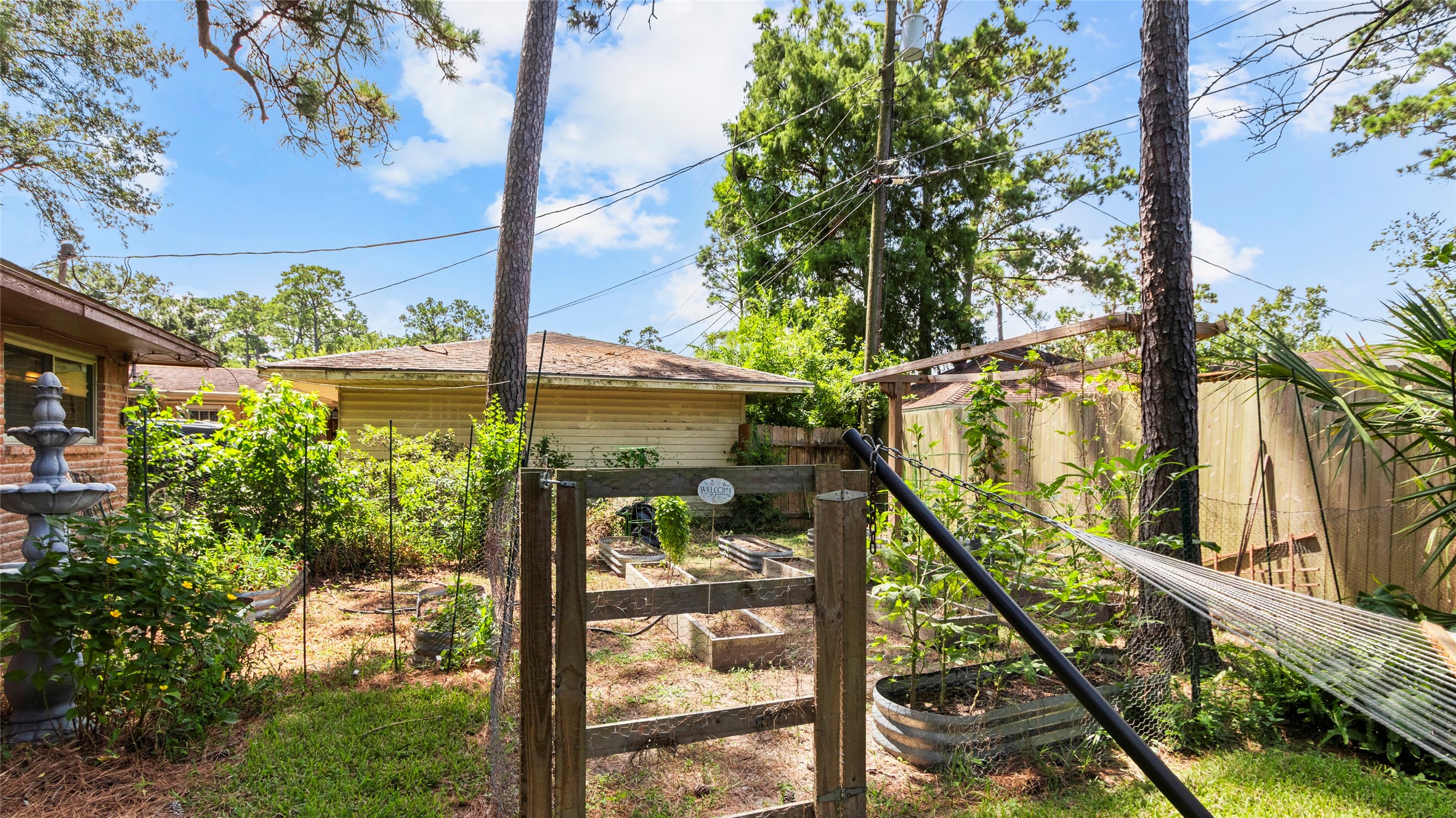 2704 Yorktown Drive, Dickinson, TX 77539