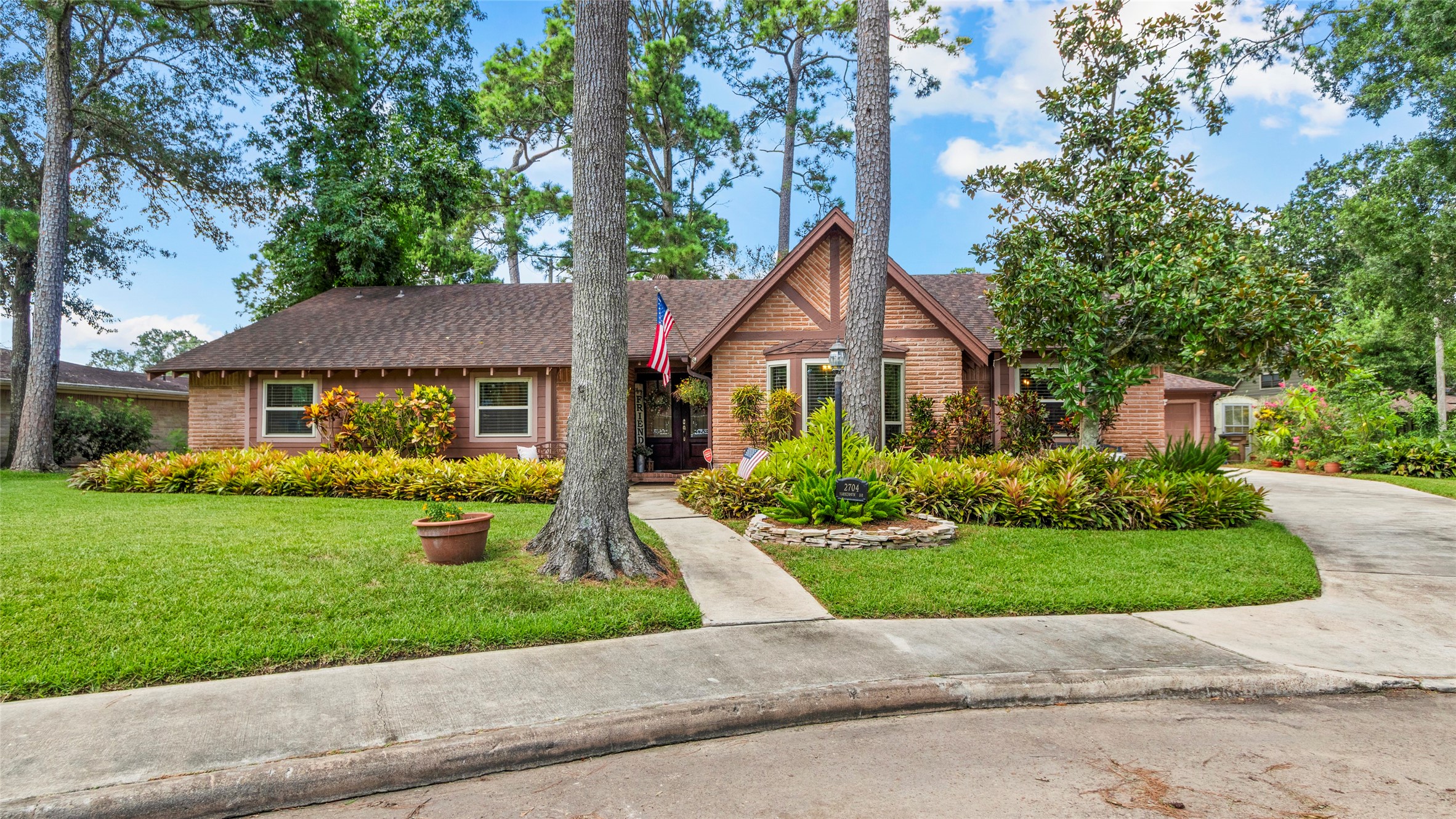 2704 Yorktown Drive, Dickinson, TX 77539
