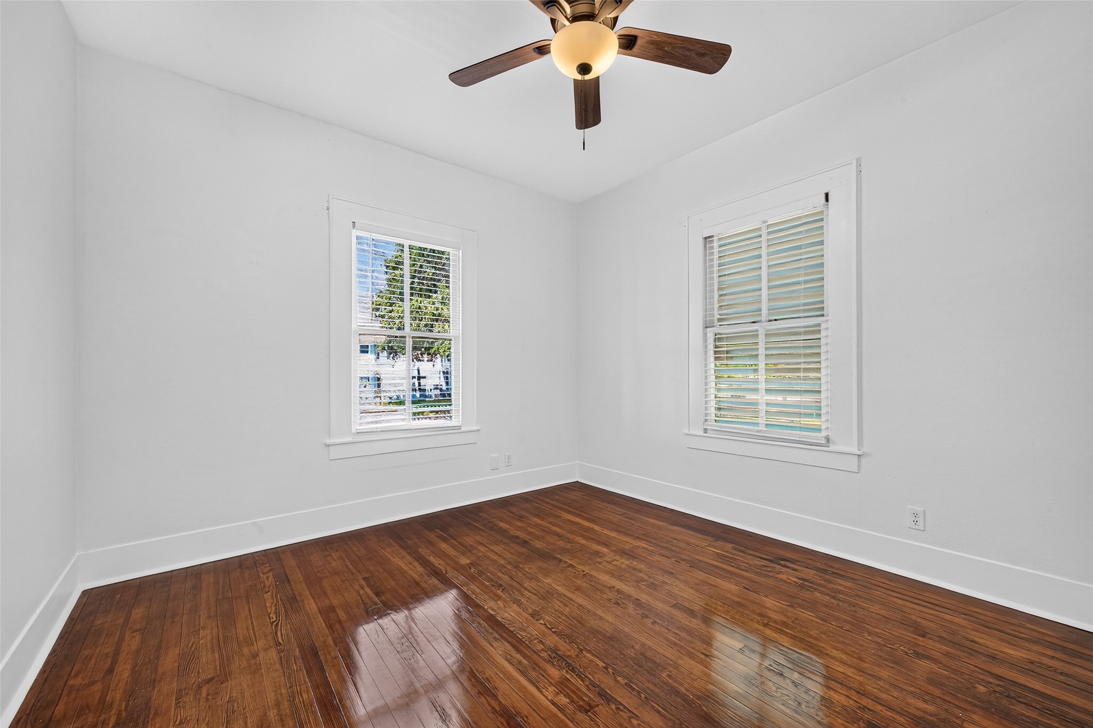 FRONT BEDROOM, LOTS OF NATURAL LIGHT! GORGEOUS HARDWOOD FLOORS! HAS FULL SIZED NEW CLOSET
