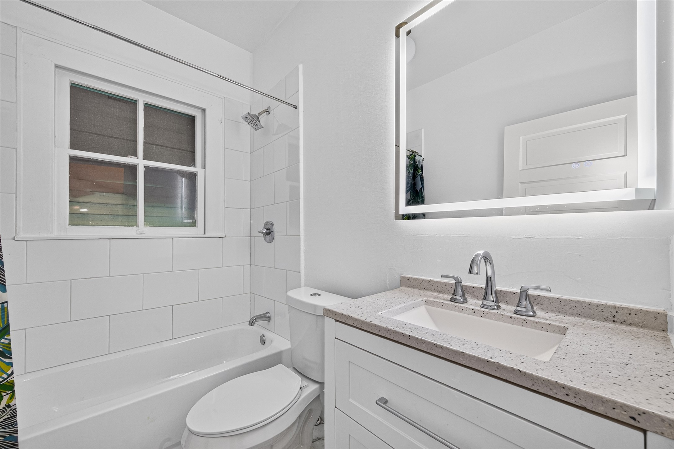 UPDATED BATHROOM (2022), FULL SIZED TUB