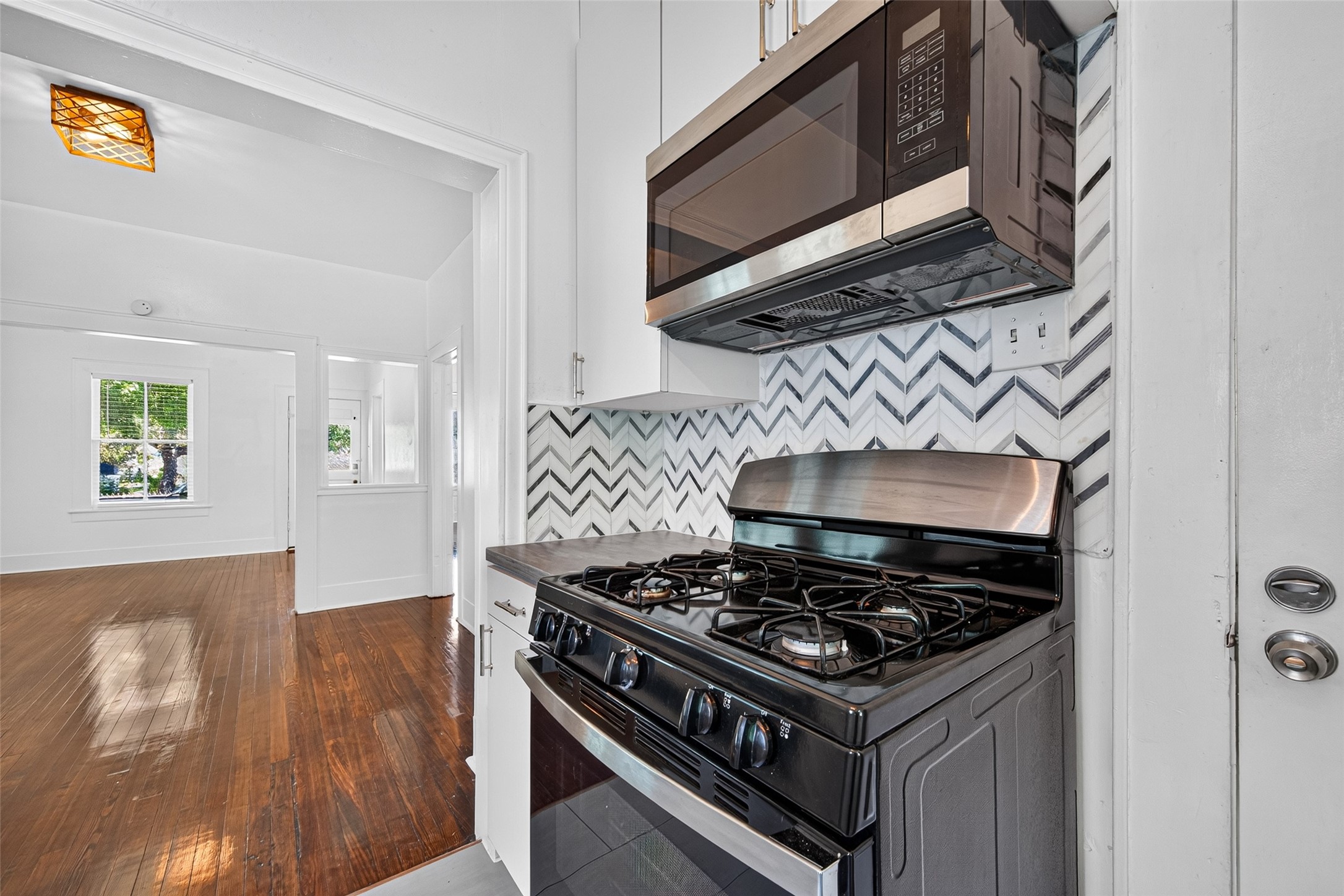 KITCHEN WITH GAS STOVE! LOOKING TOWARDS THE DINING