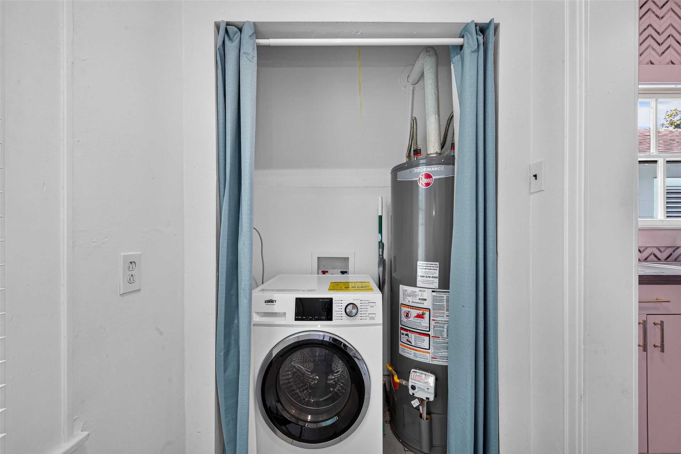 COMBO WASHER/DRYER UNIT- DOES IT ALL!