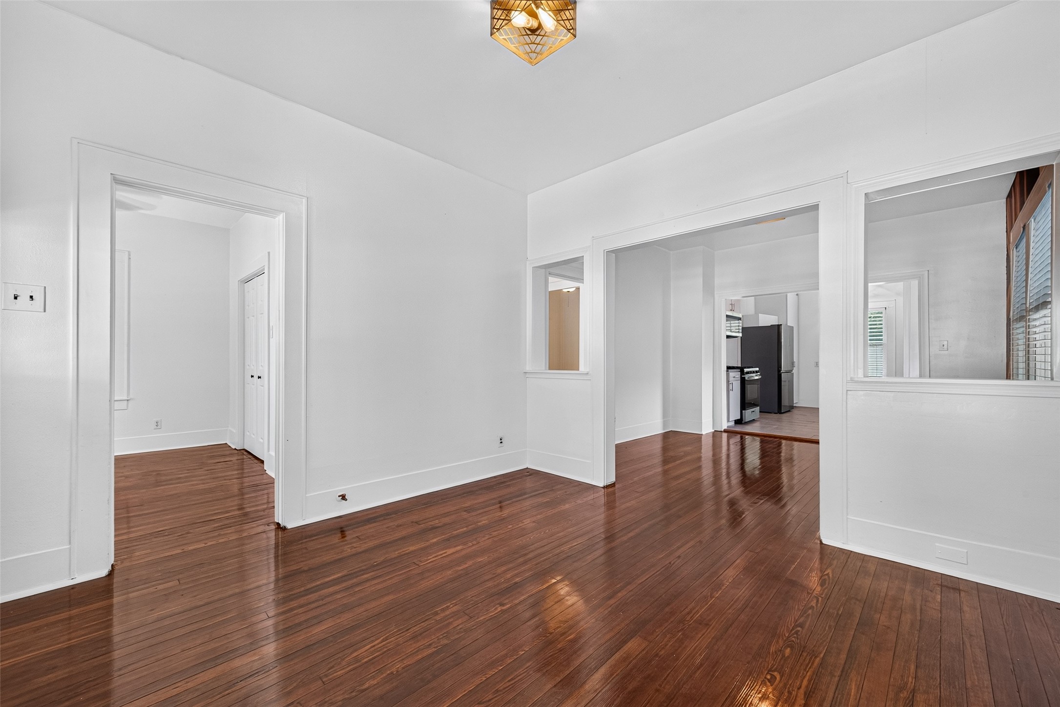LIVING ROOM, CONNECTED TO FRON BEDROOM AND DINING ROOM