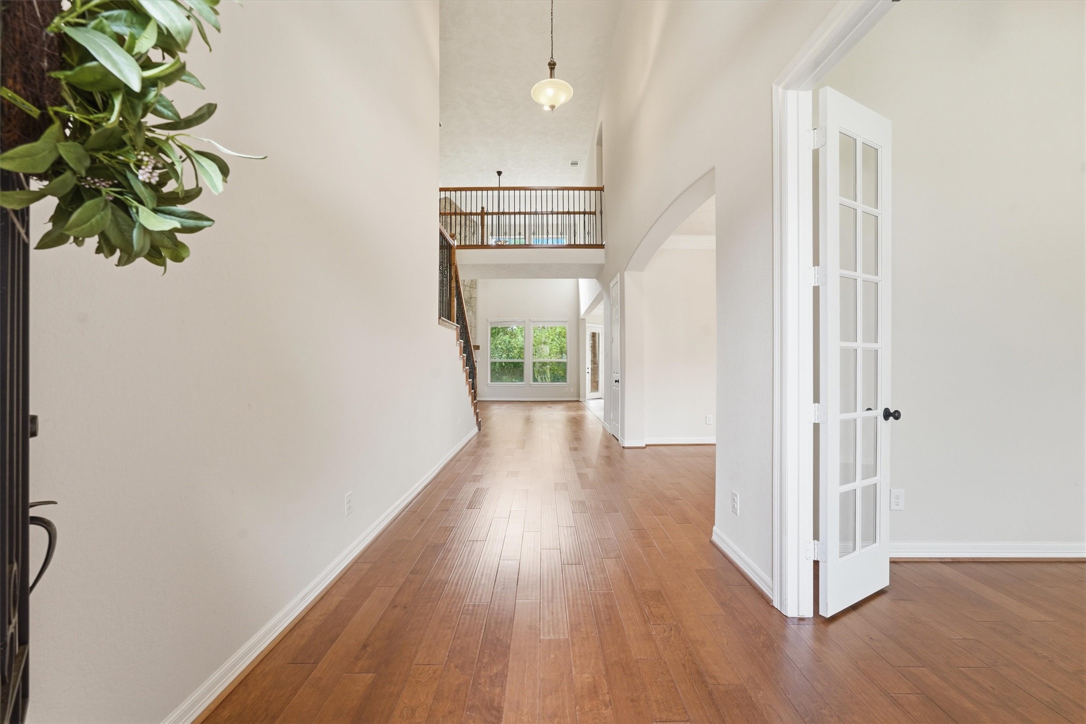 WOW! 2 story ceilings greet you and your gueasts as you enter your foyer.