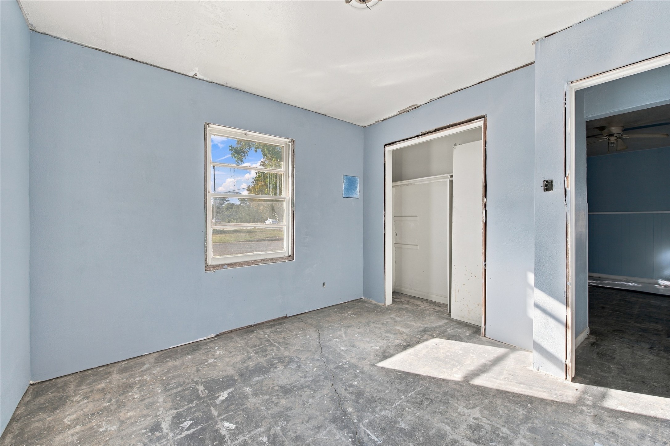 915 Main Street, La Marque, TX 77568