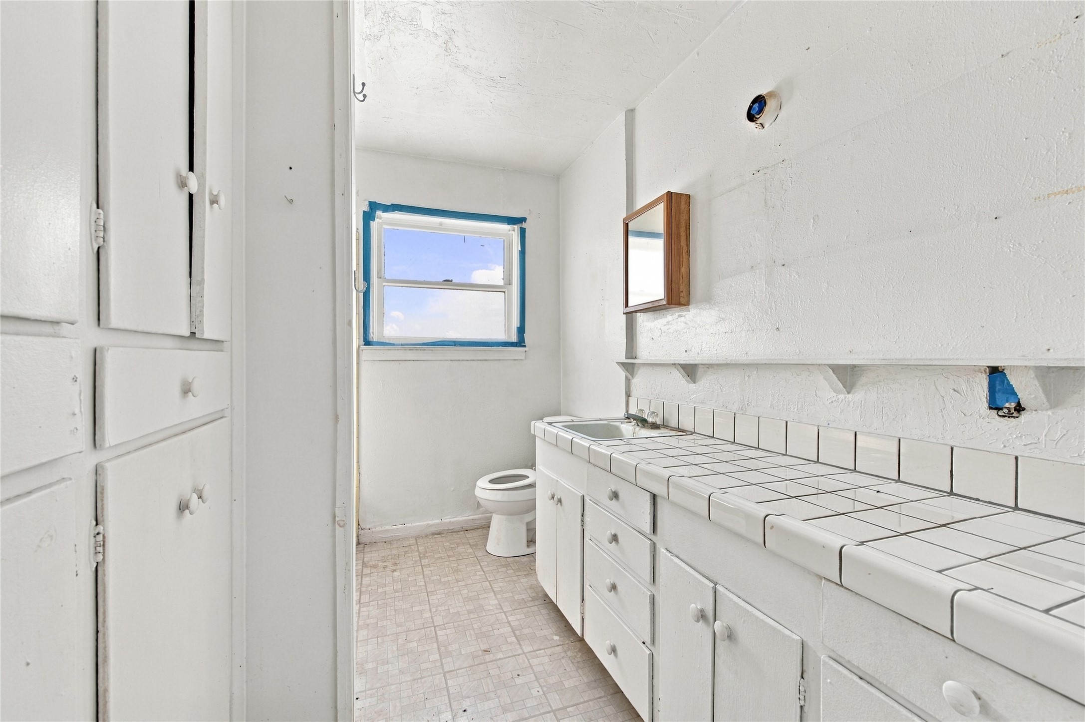 915 Main Street, La Marque, TX 77568