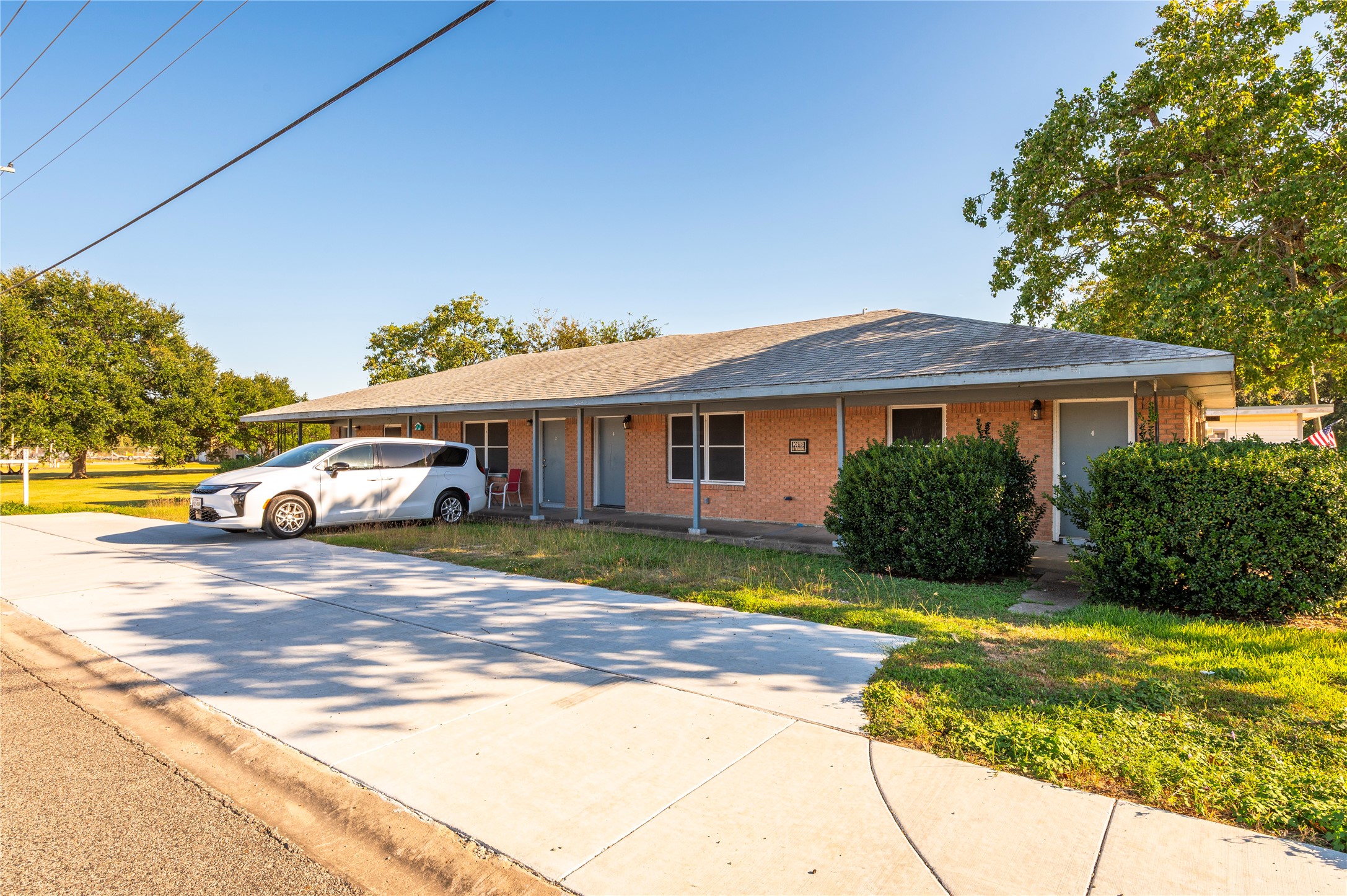915 Main Street, La Marque, TX 77568 915 Main Street, La Marque, TX 77568