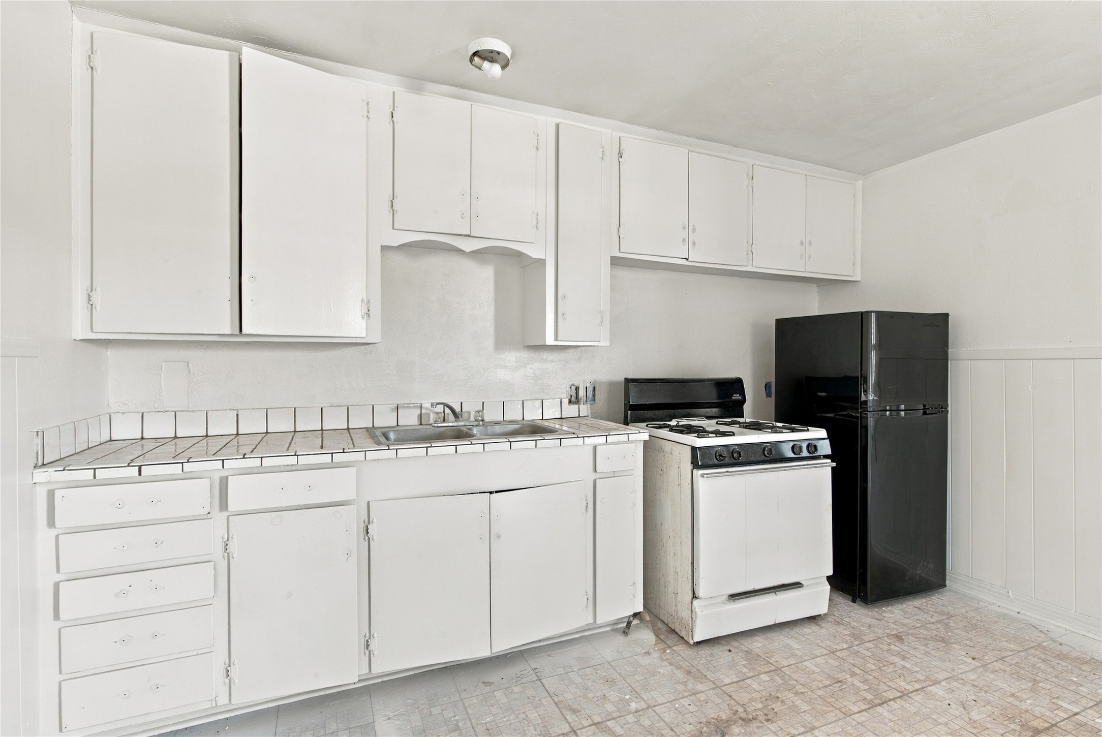 915 Main Street, La Marque, TX 77568