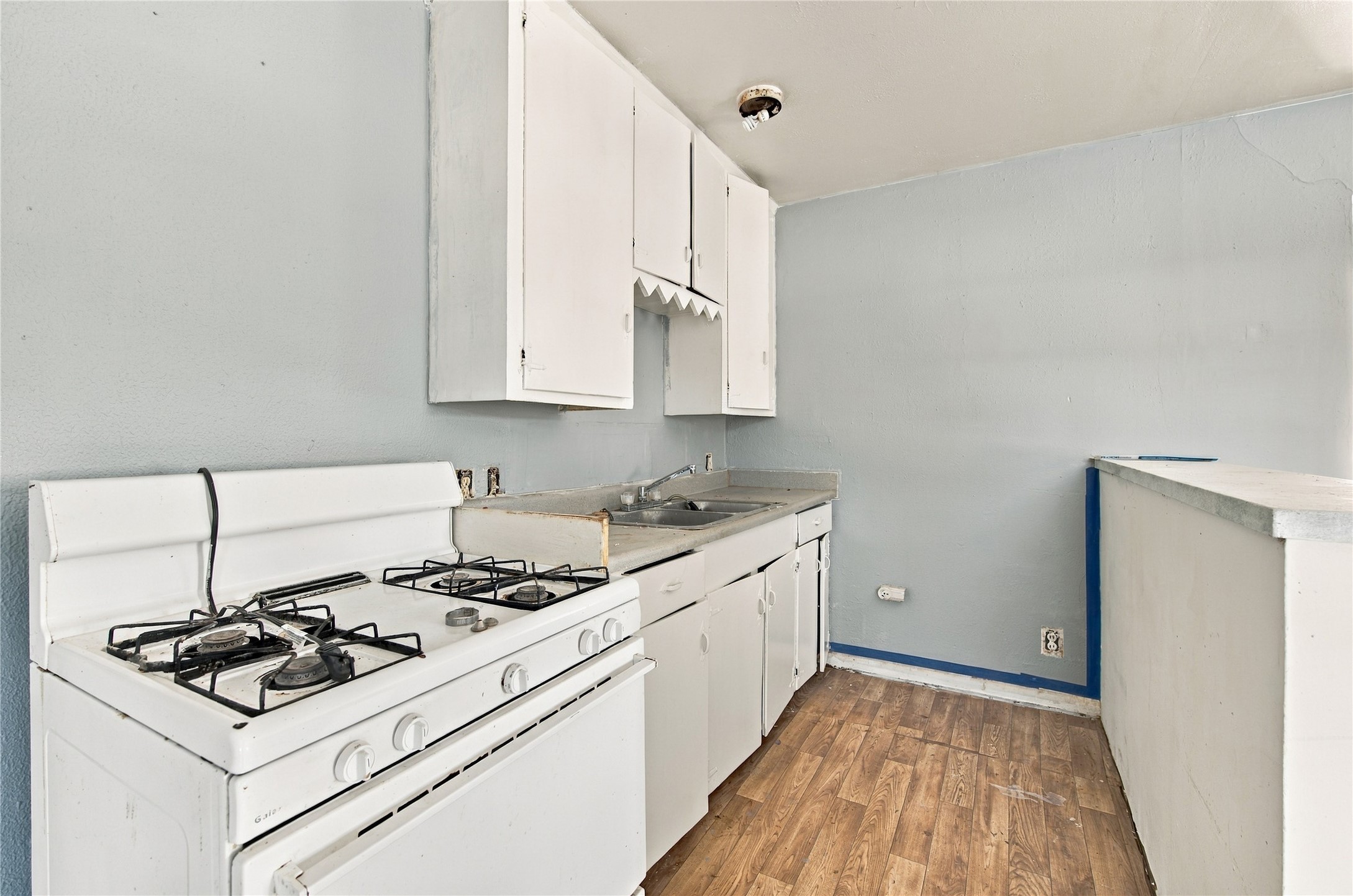 915 Main Street, La Marque, TX 77568