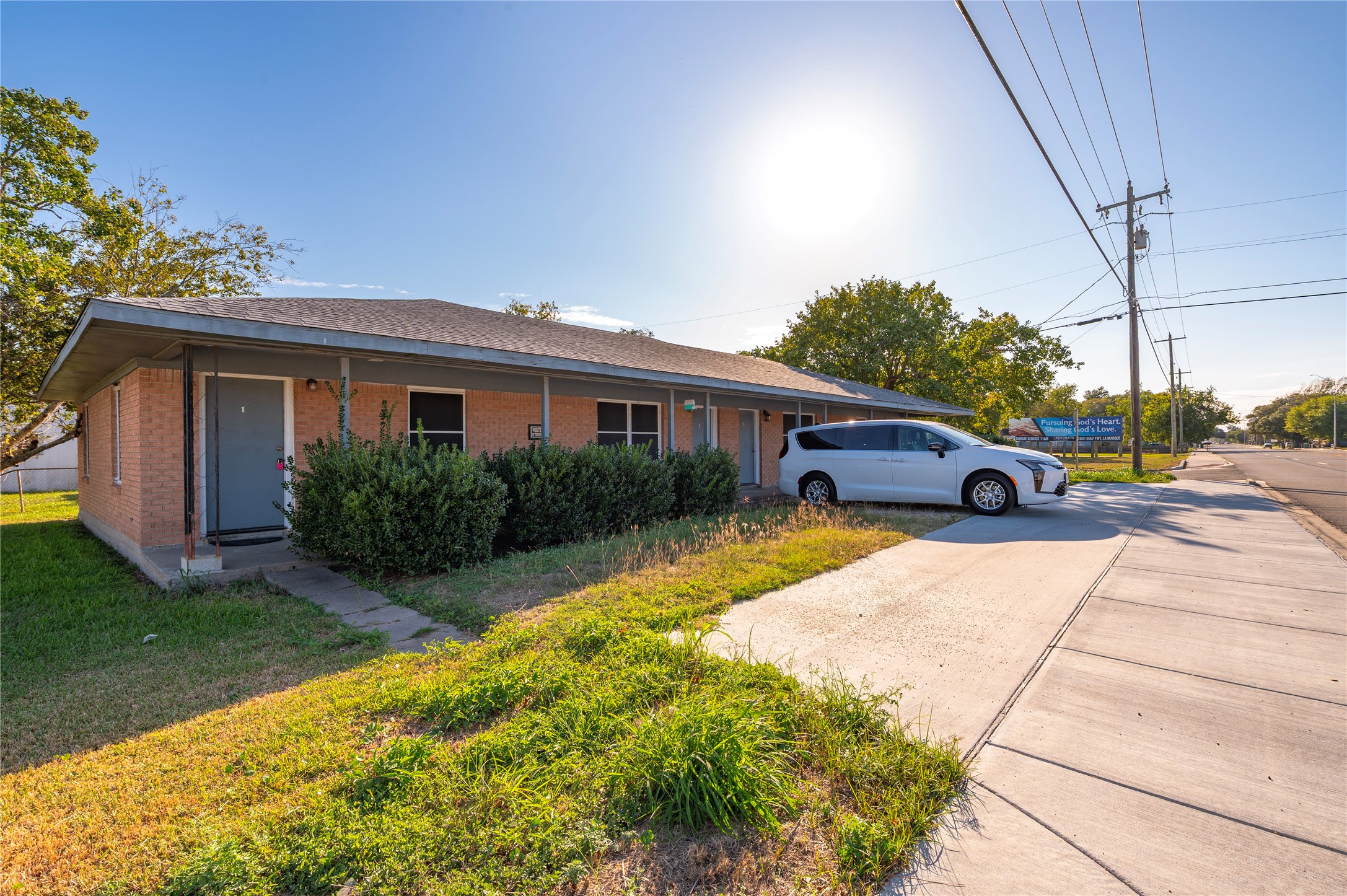 915 Main Street, La Marque, TX 77568 915 Main Street, La Marque, TX 77568