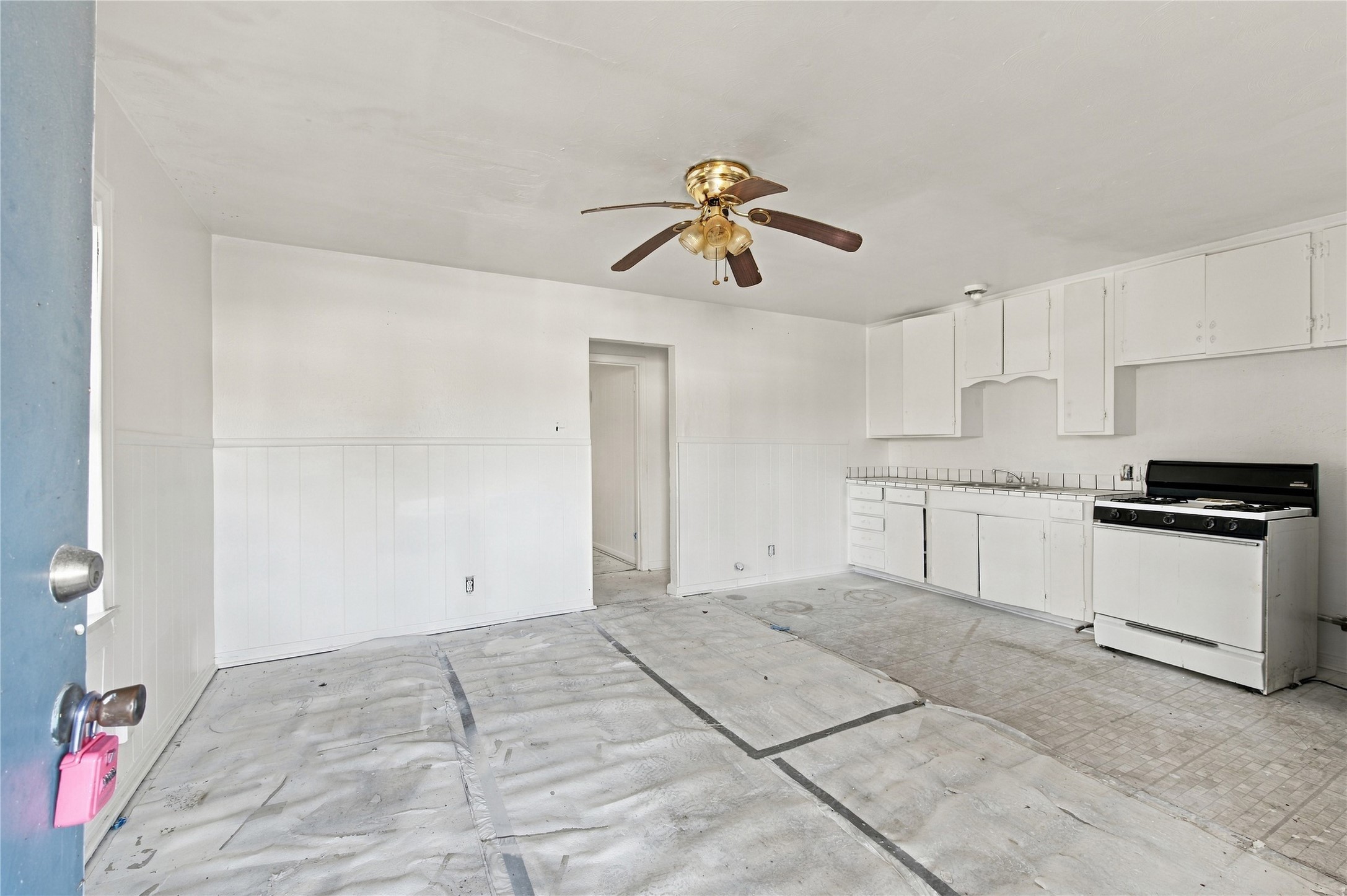 915 Main Street, La Marque, TX 77568