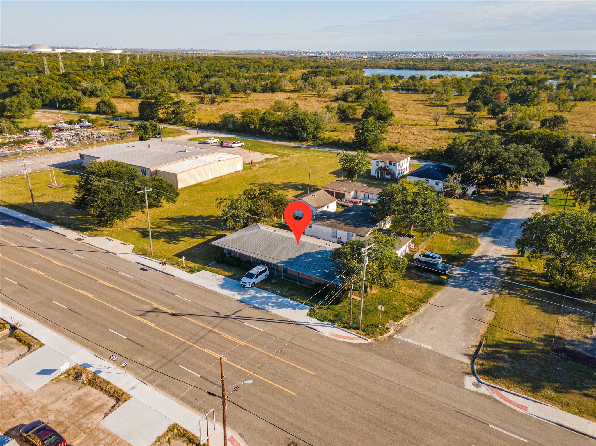 915 Main Street, La Marque, TX 77568
