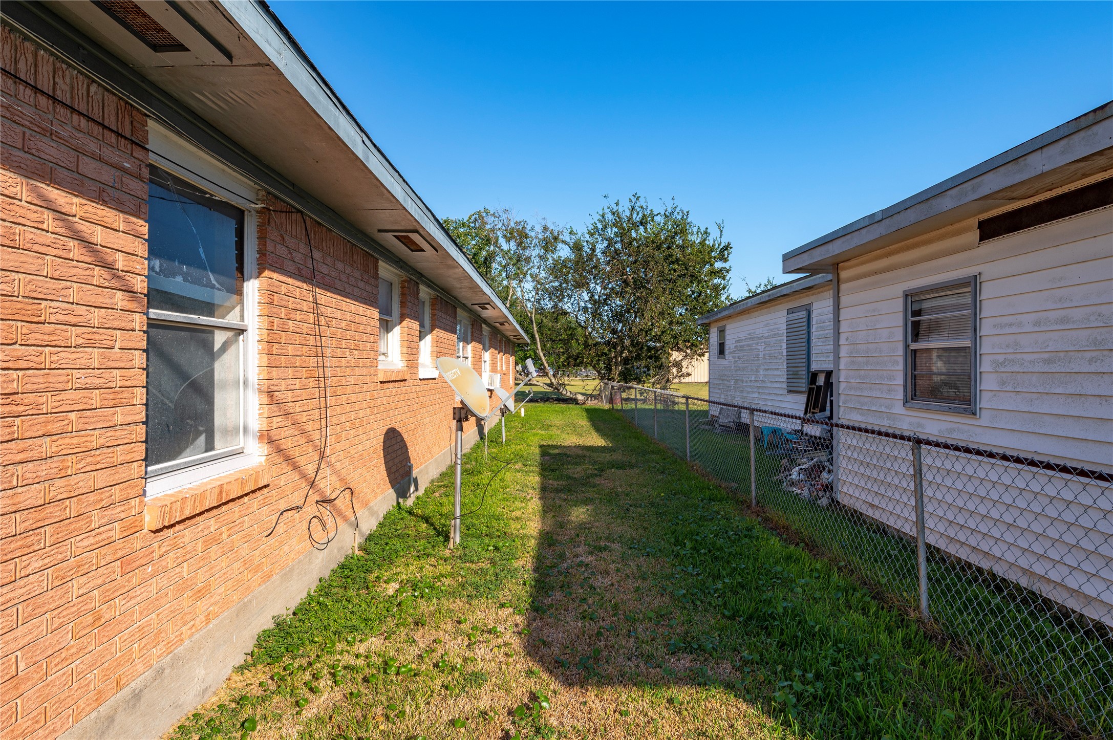 915 Main Street, La Marque, TX 77568 915 Main Street, La Marque, TX 77568