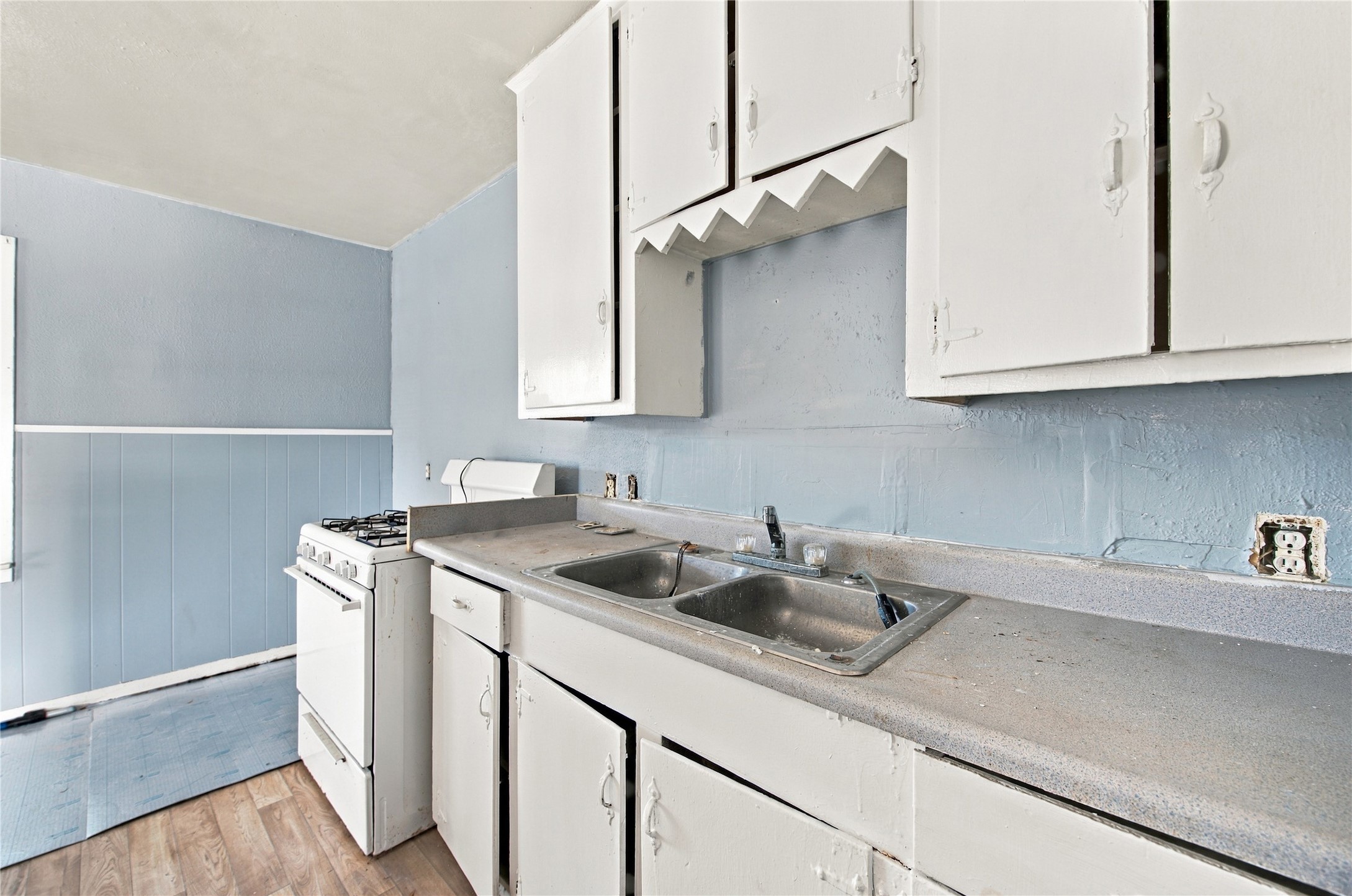 915 Main Street, La Marque, TX 77568