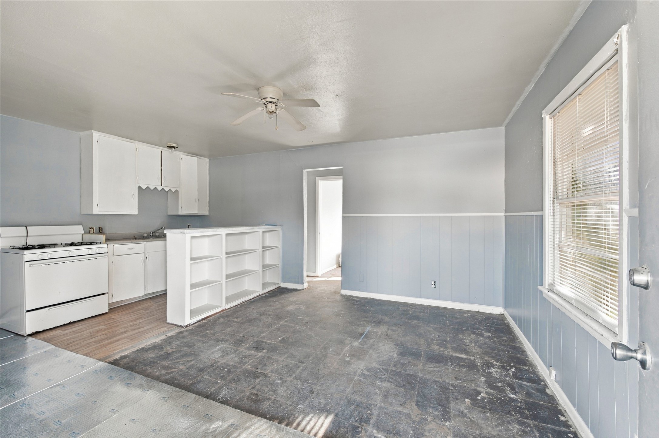 915 Main Street, La Marque, TX 77568
