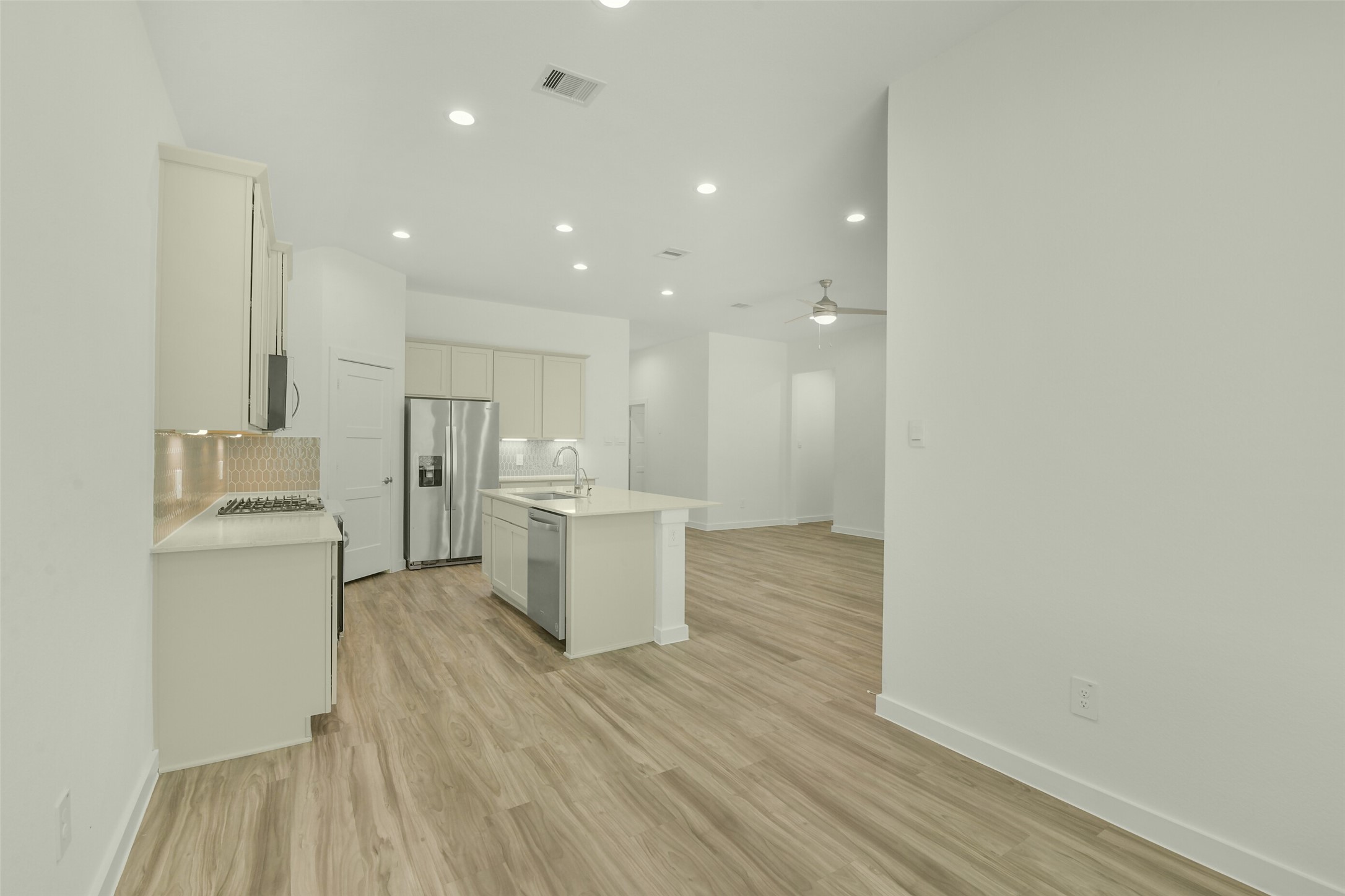 Nice breakfast/dining area.