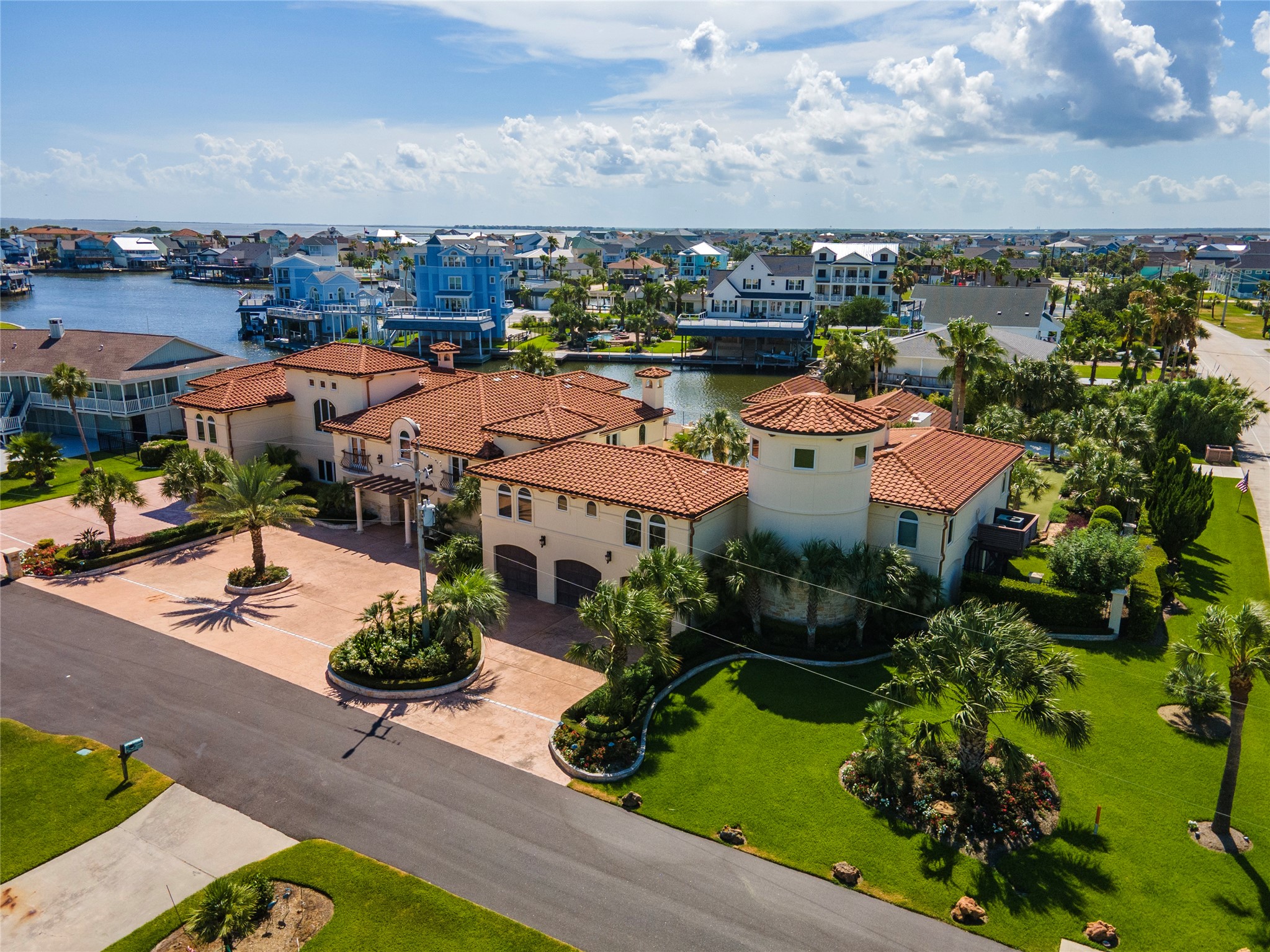 215 Sampan Drive, Galveston, TX 77554
