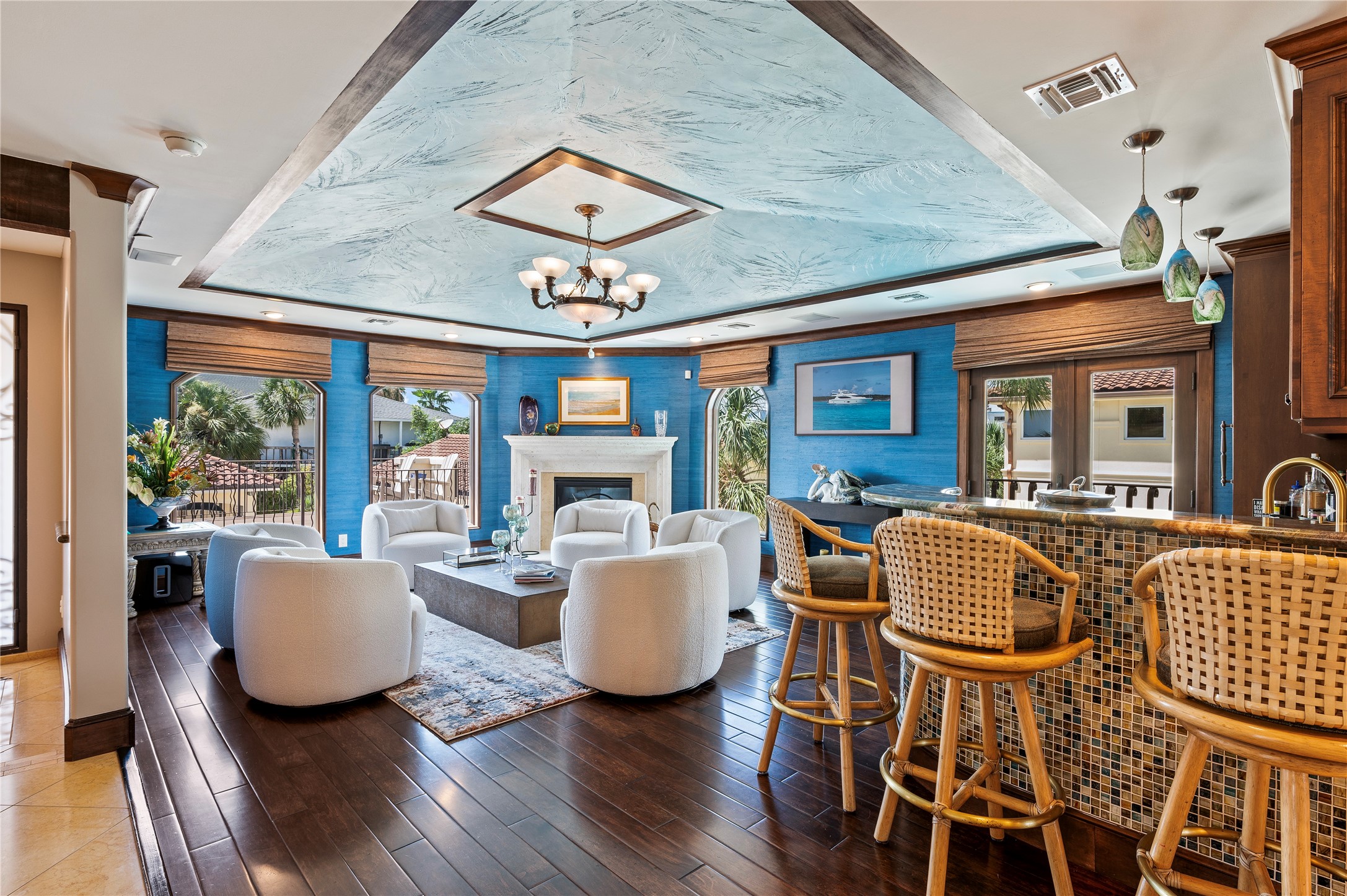 Bar and Lounge