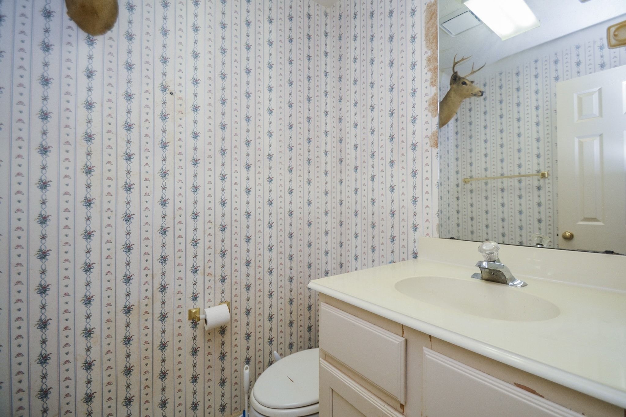 Half bathroom in the garage