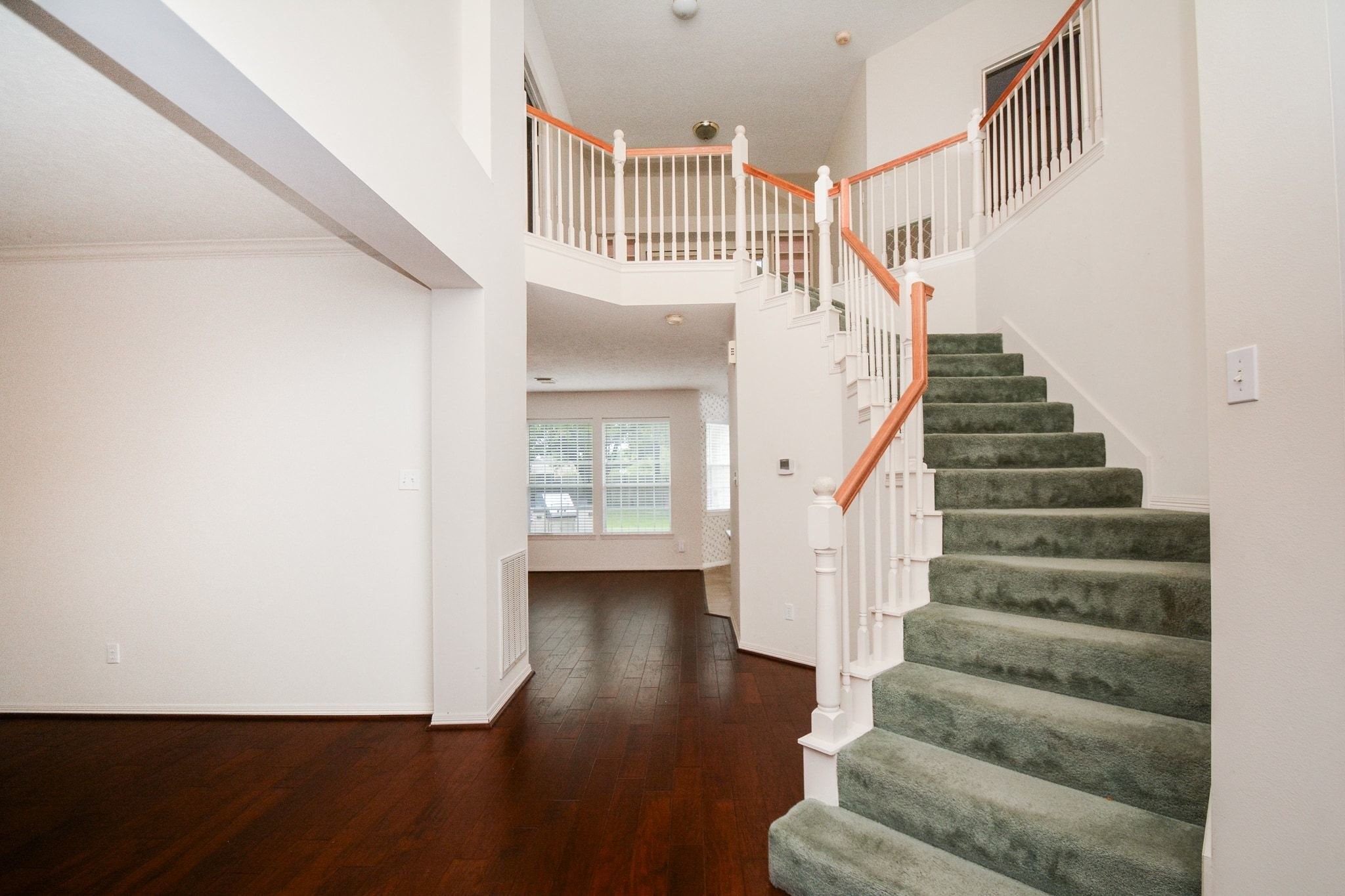 Two story entry with sweeping staircase