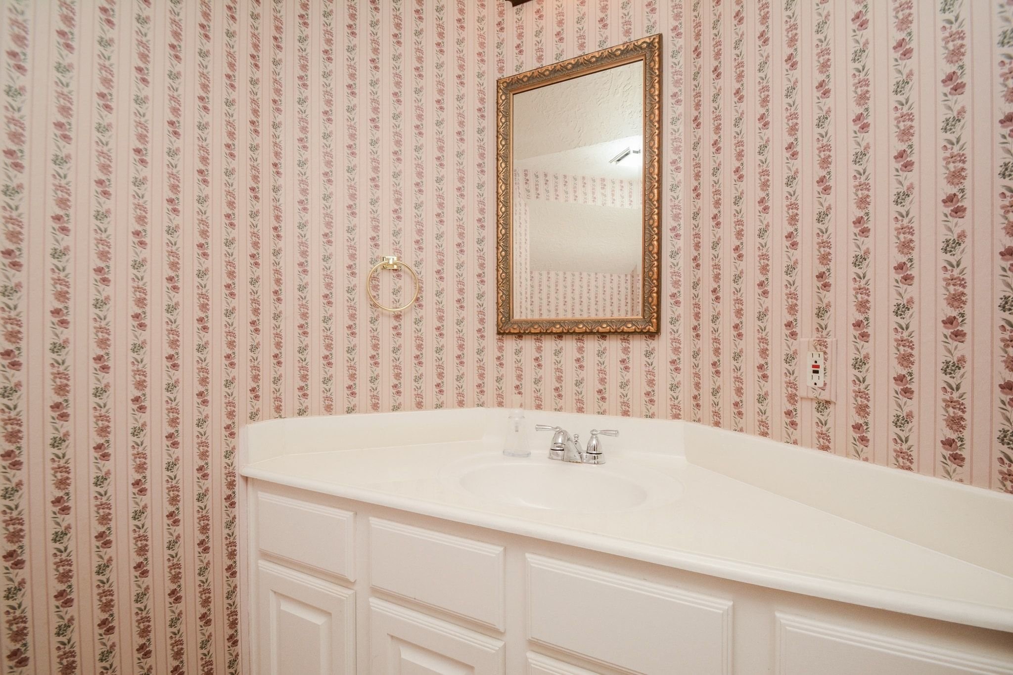 Half bath off of the kitchen