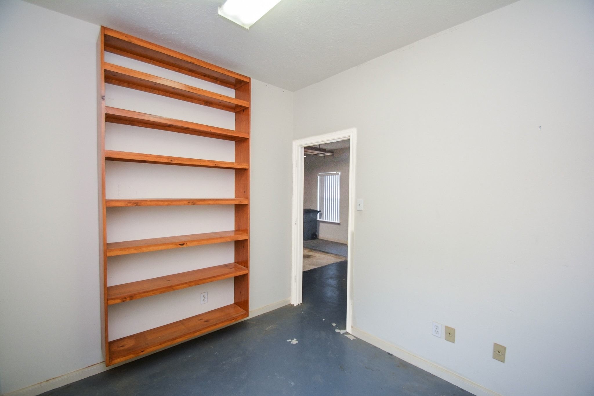 This is an extra room in the garage that could be an office, storage room for hunting and fishing gear etc.