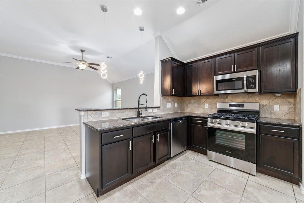 6834 Pear Point Lane, Richmond, TX 77469