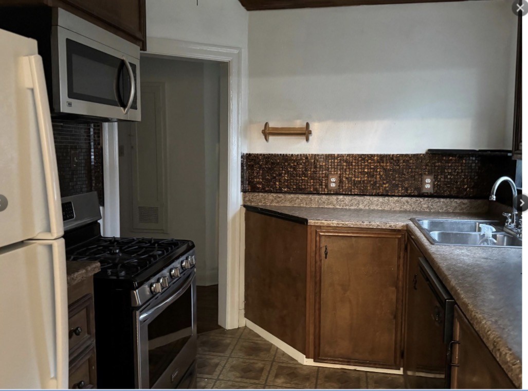 1614 W Sidnor Street, Alvin, TX 77511 1614 W Sidnor Street, Alvin, TX 77511