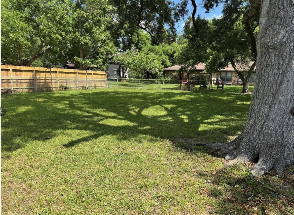 1614 W Sidnor Street, Alvin, TX 77511