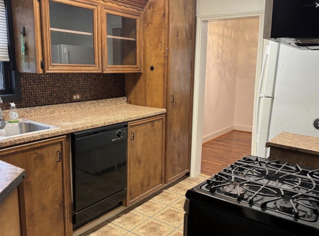 1614 W Sidnor Street, Alvin, TX 77511 1614 W Sidnor Street, Alvin, TX 77511