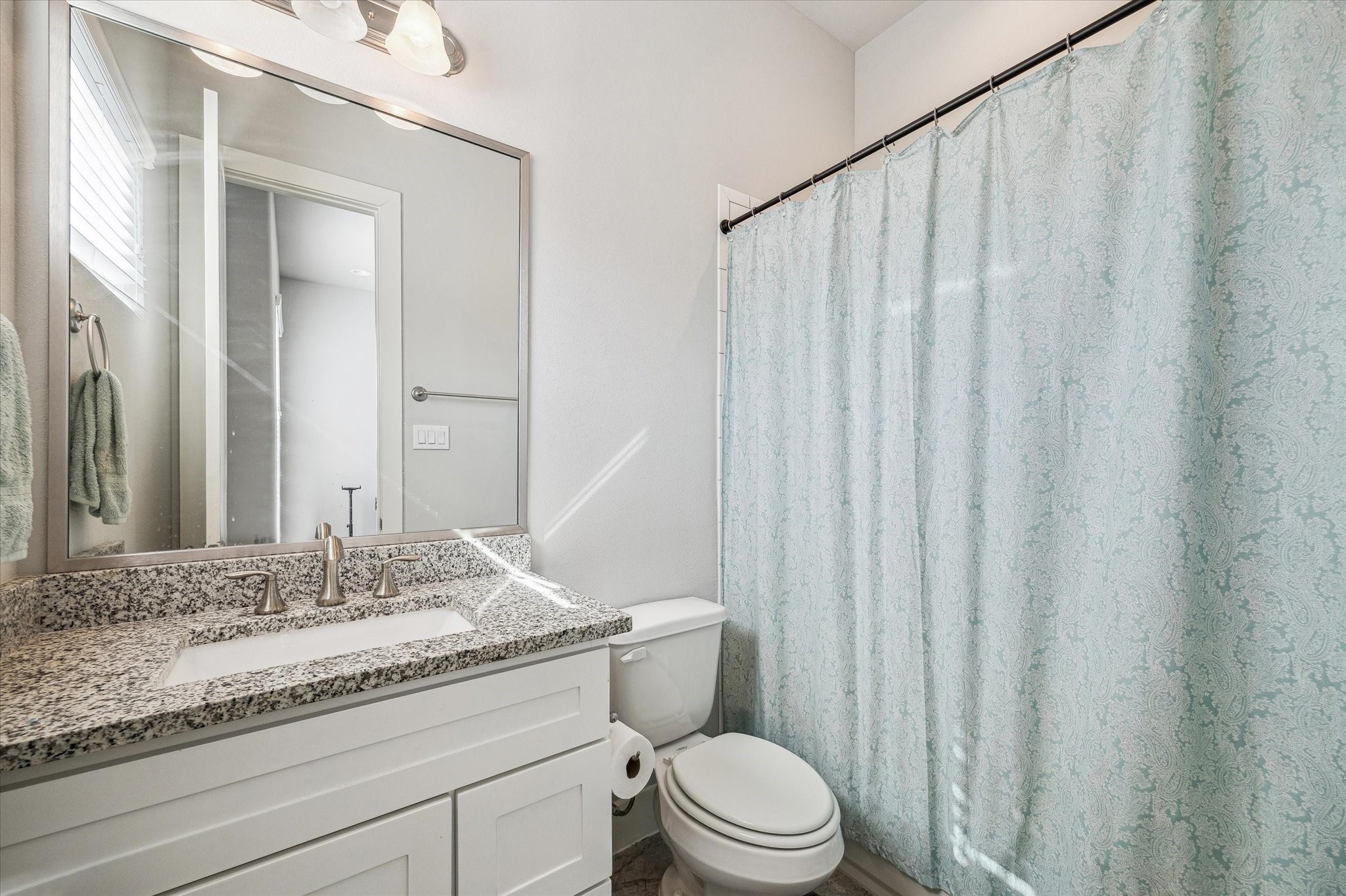 Private secondary bathroom on the 3rd floor.