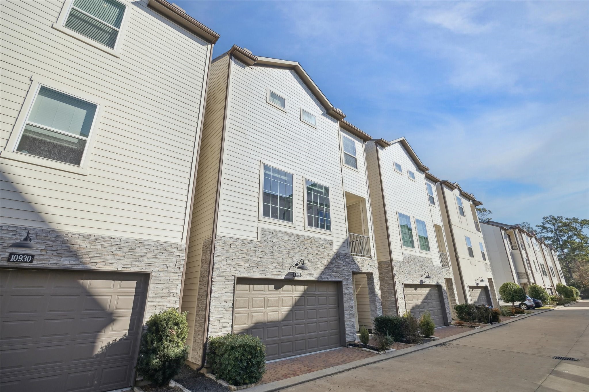 10906 Brookeshire Chase Lane, Houston, TX 77043