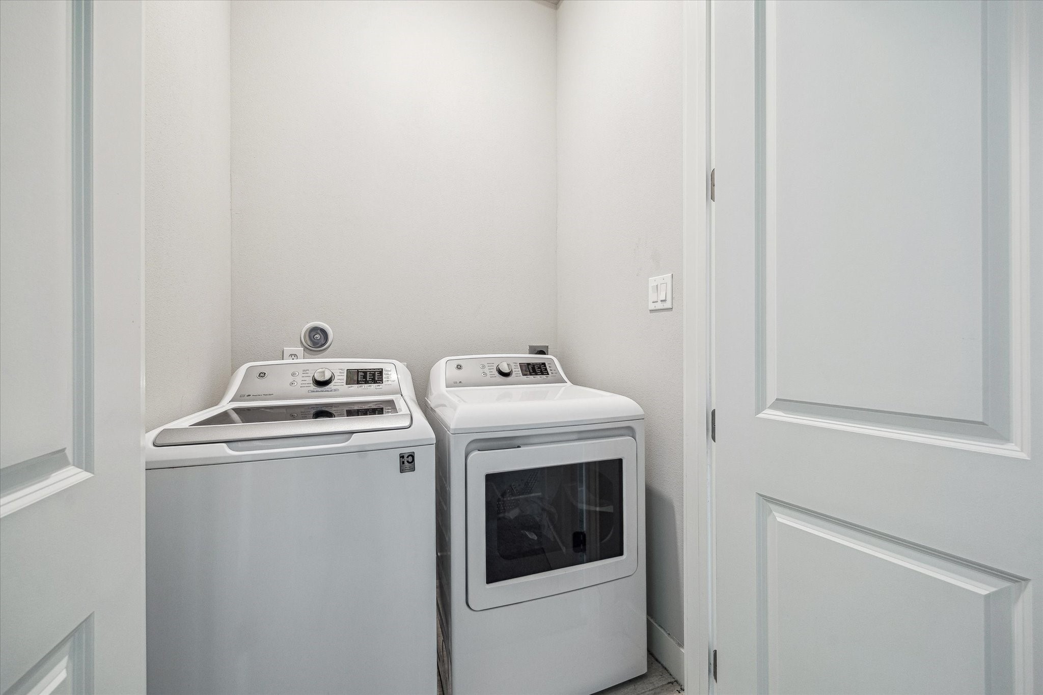 Utility closet on the 3rd floor. Washer and Dryer stay.