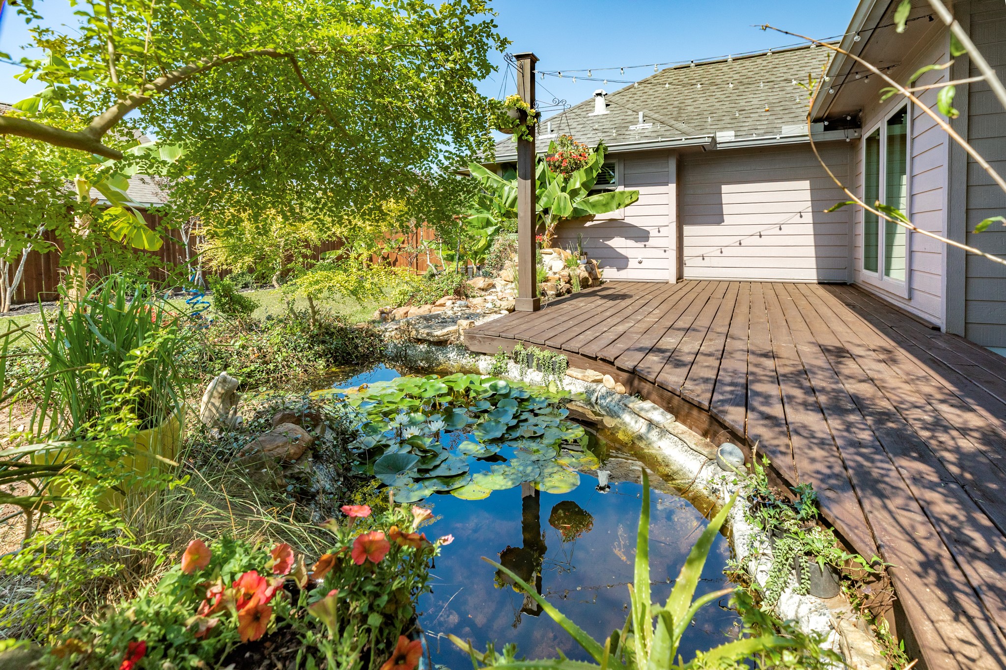 101 Rock Rose Lane, Lake Jackson, TX 77566