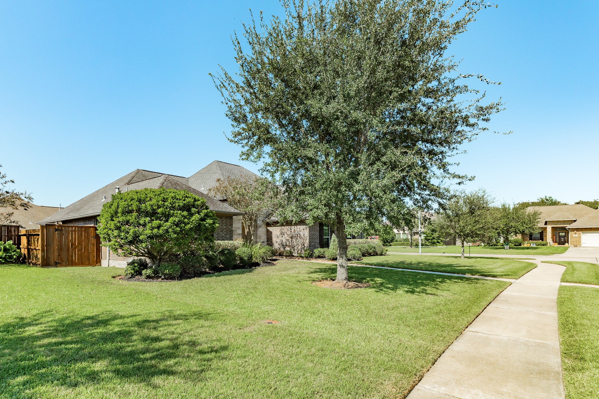 101 Rock Rose Lane, Lake Jackson, TX 77566