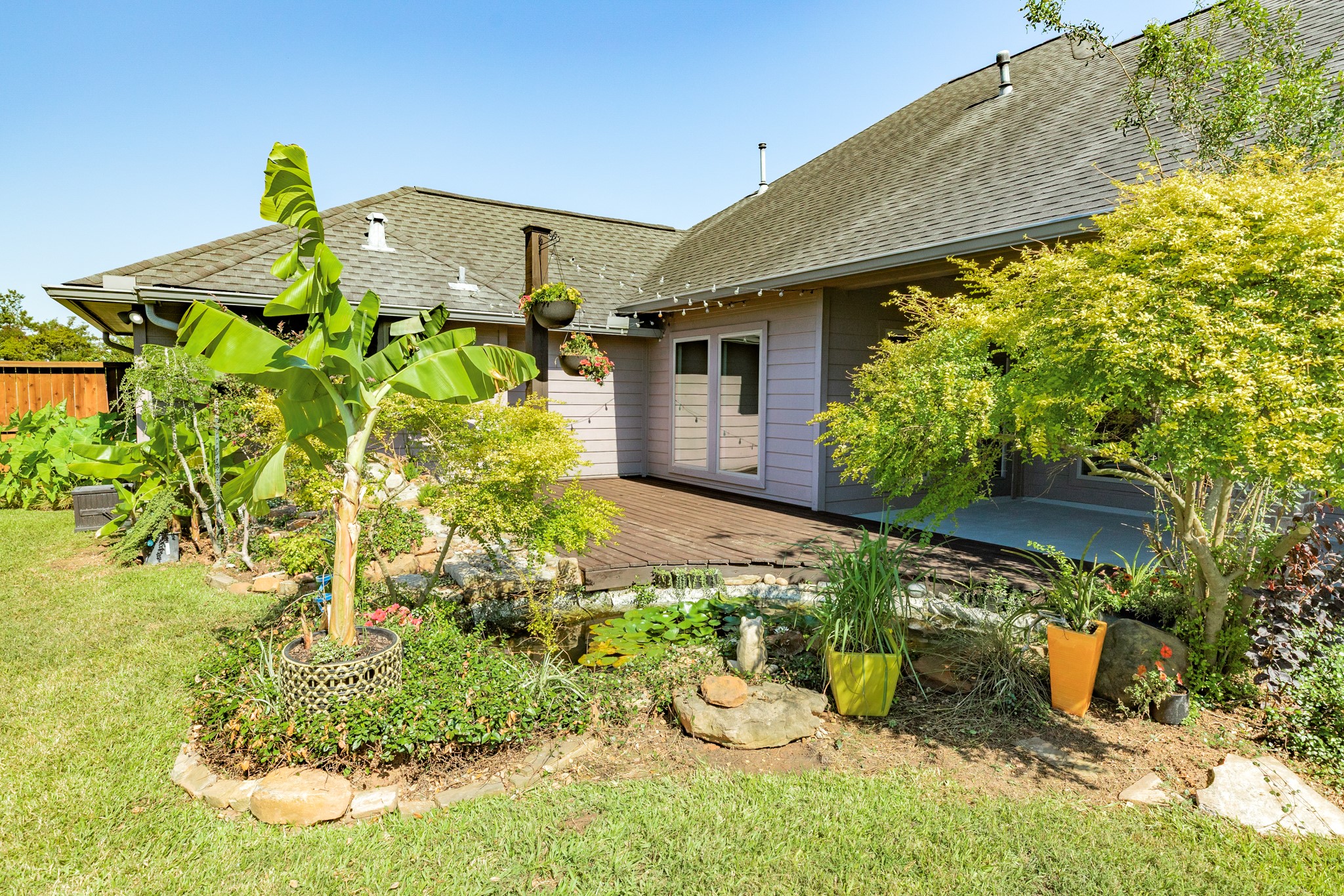 101 Rock Rose Lane, Lake Jackson, TX 77566