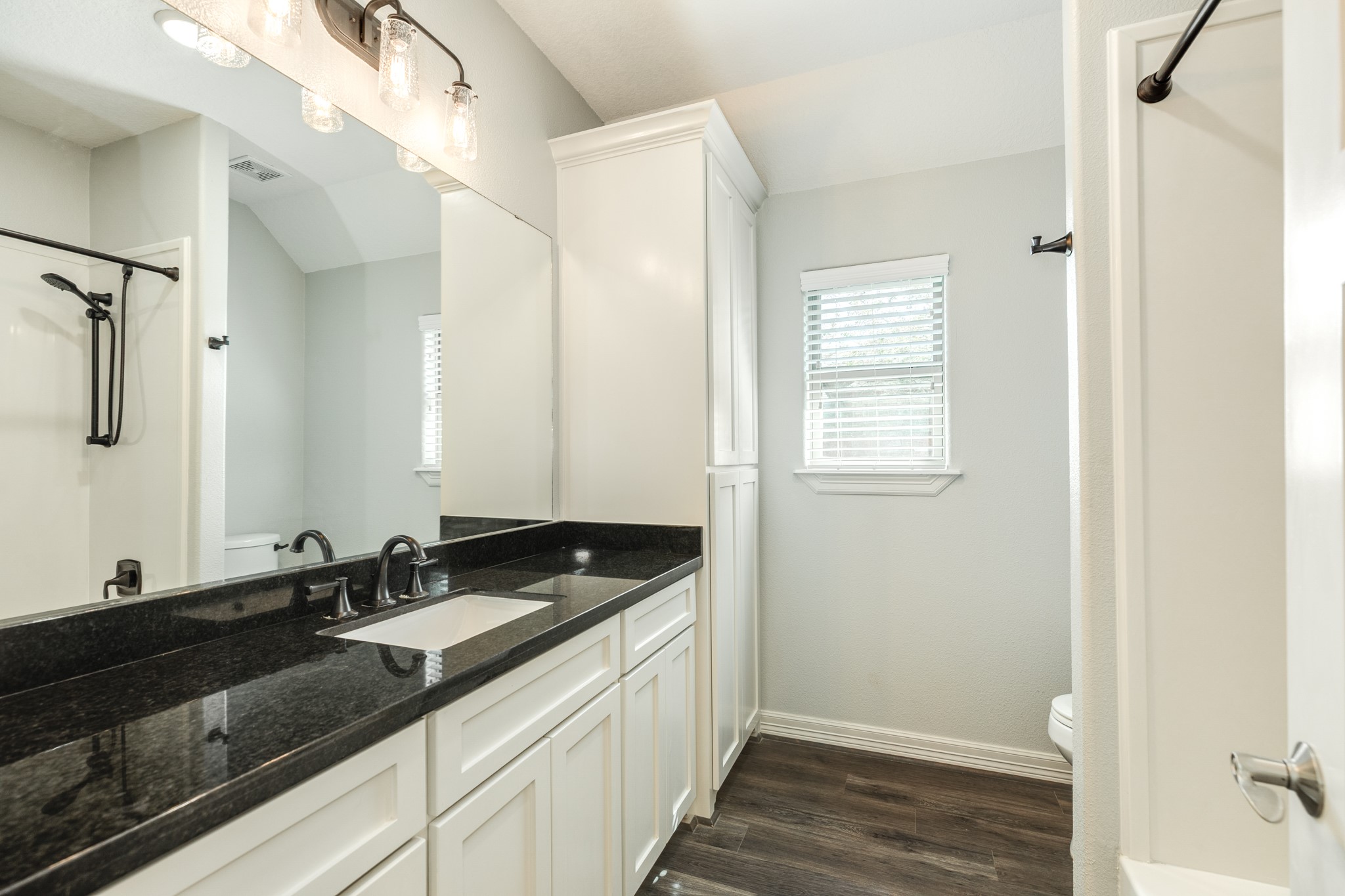 101 Rock Rose Lane, Lake Jackson, TX 77566