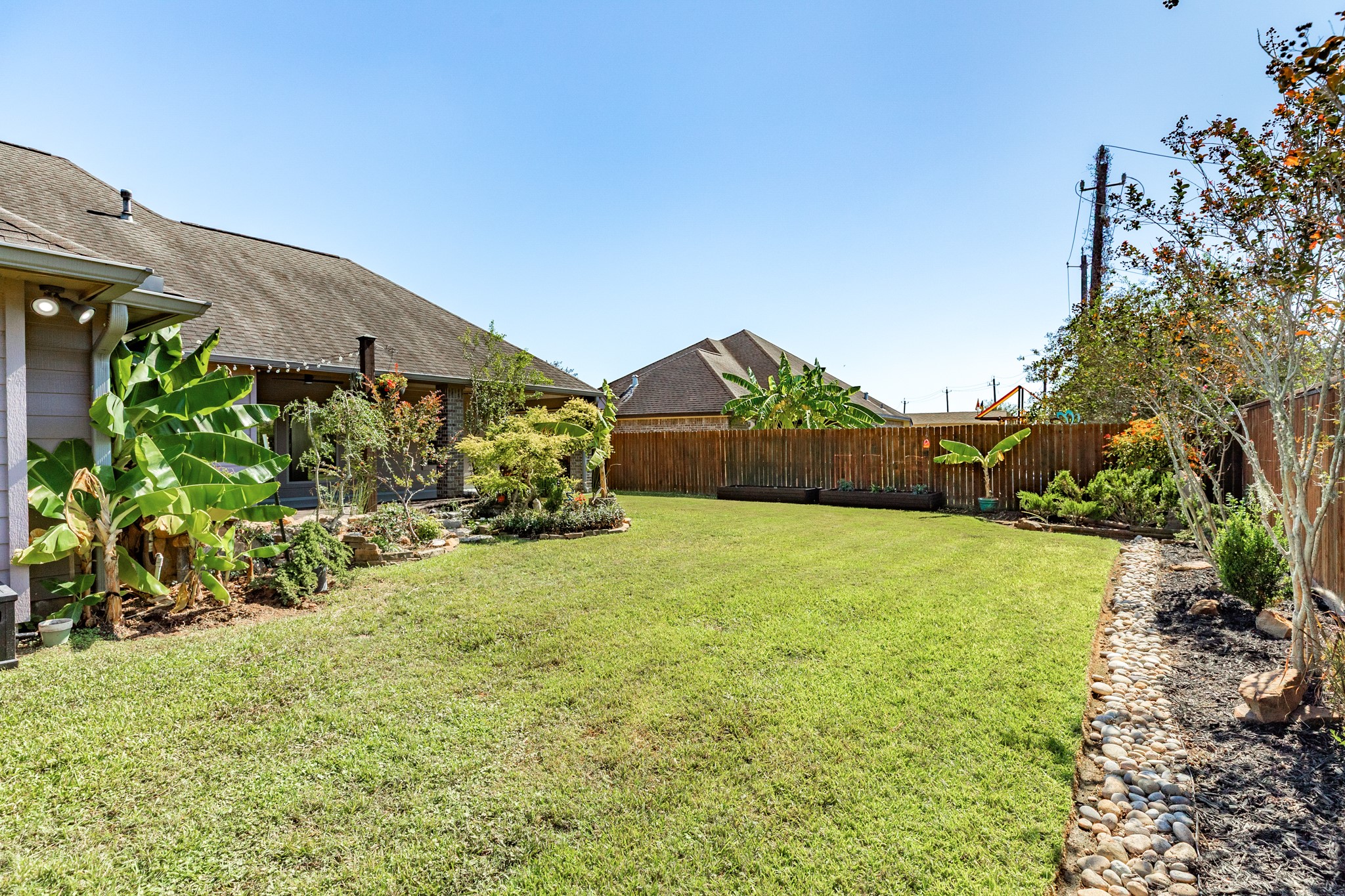 101 Rock Rose Lane, Lake Jackson, TX 77566