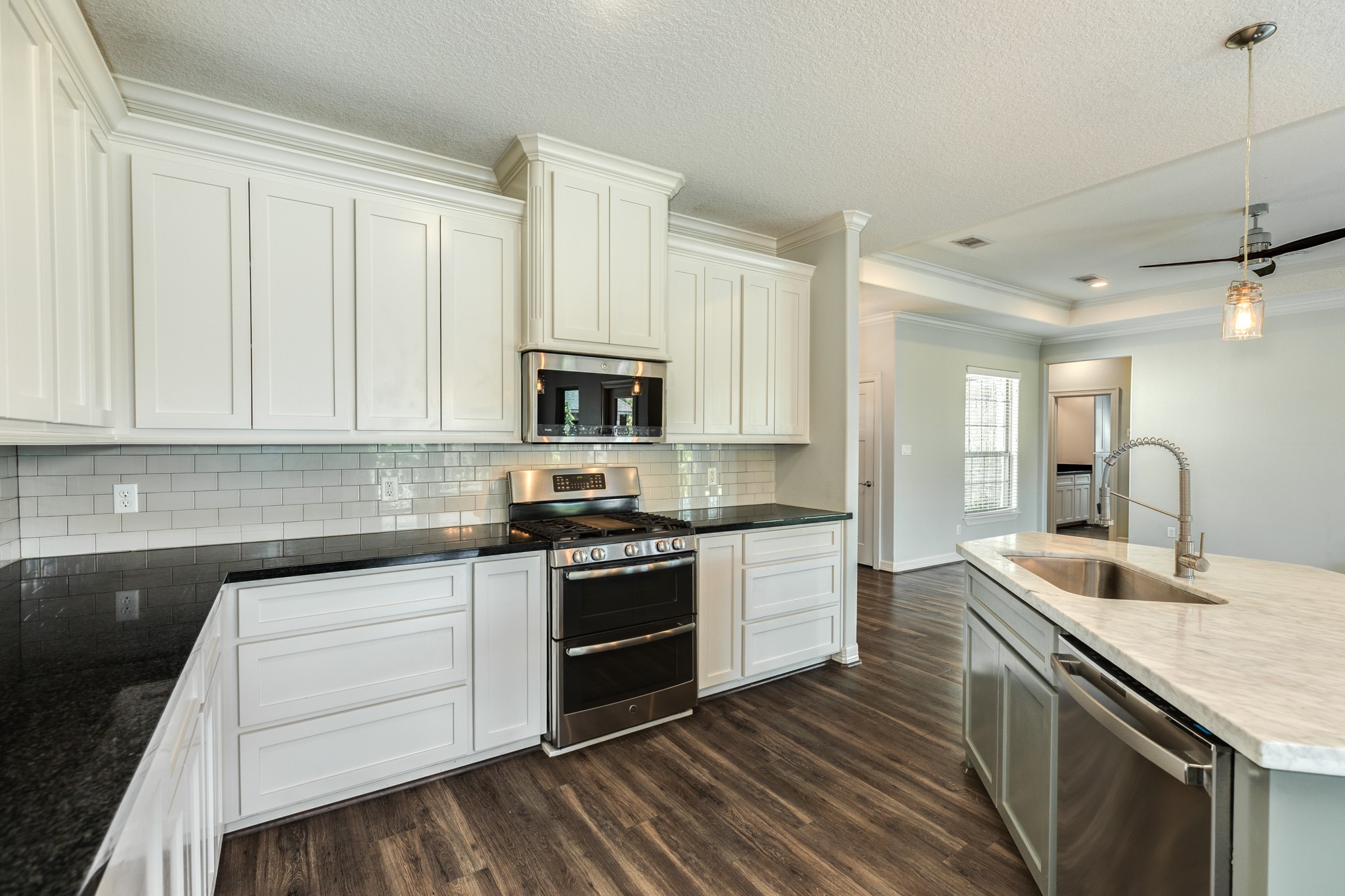 101 Rock Rose Lane, Lake Jackson, TX 77566