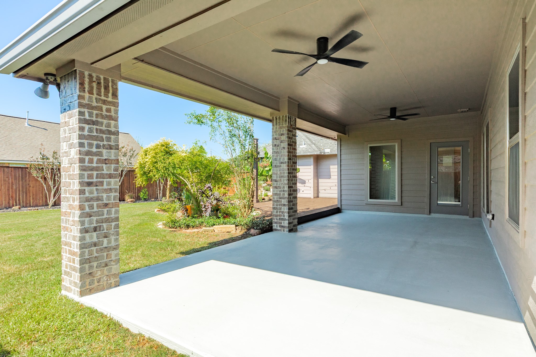 101 Rock Rose Lane, Lake Jackson, TX 77566