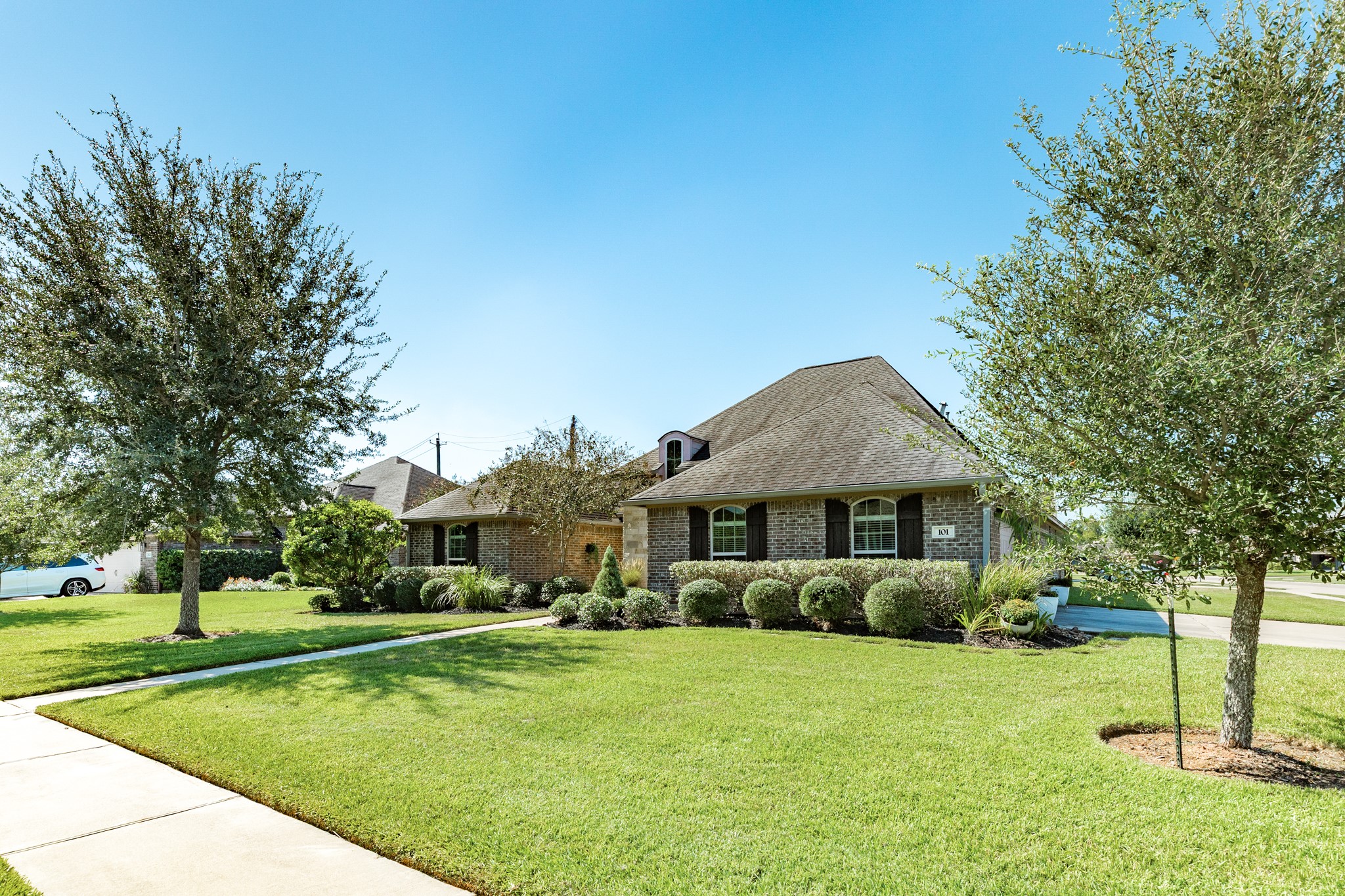 101 Rock Rose Lane, Lake Jackson, TX 77566
