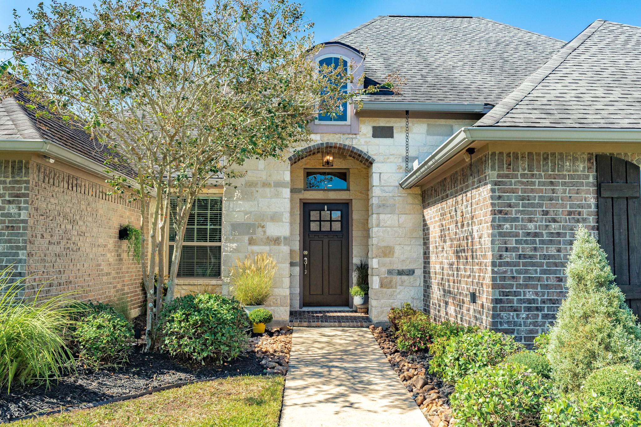 101 Rock Rose Lane, Lake Jackson, TX 77566